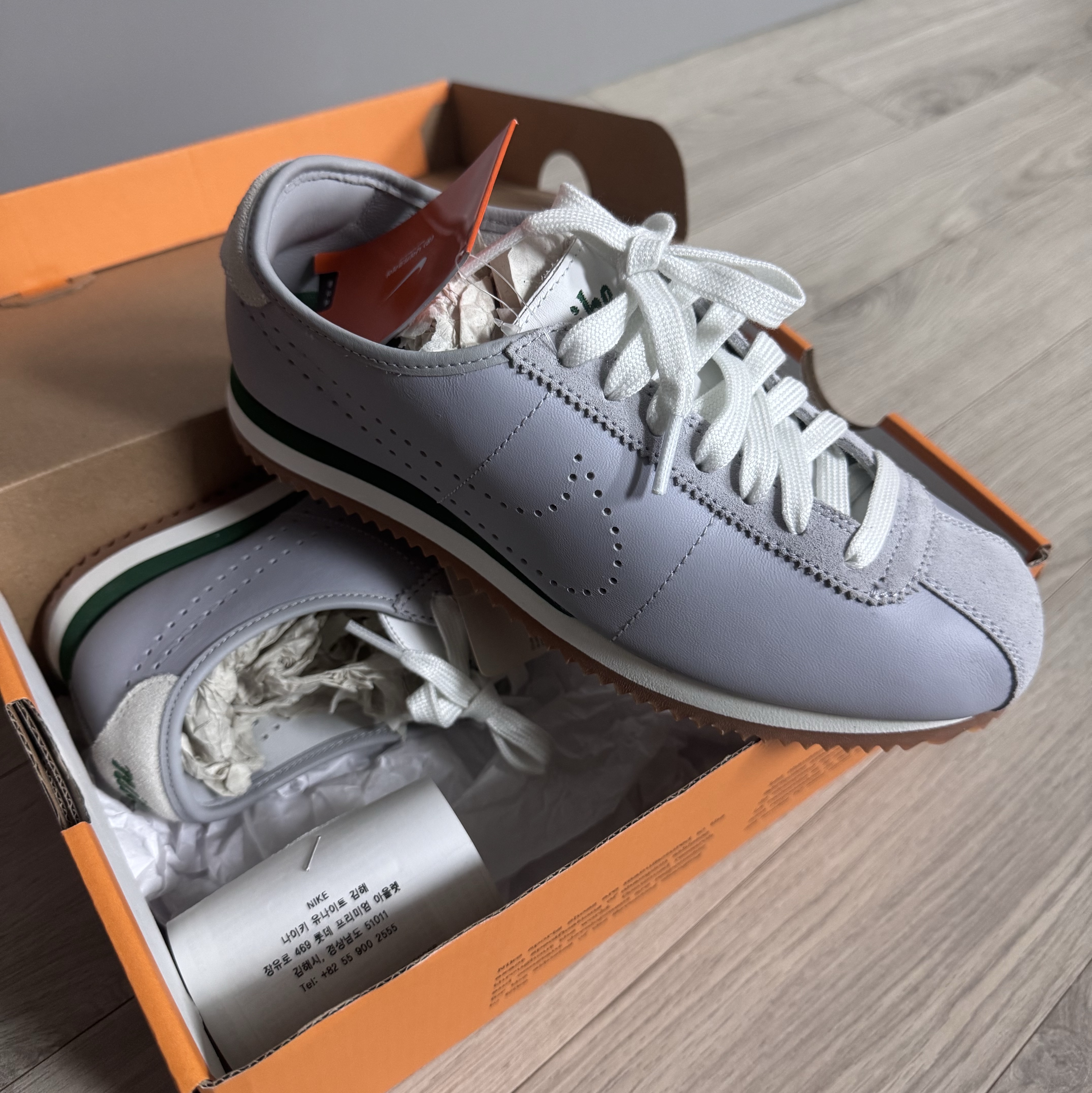 (W) Nike Cortez Leather Wolf Grey Summit White 착용 스타일 - 1