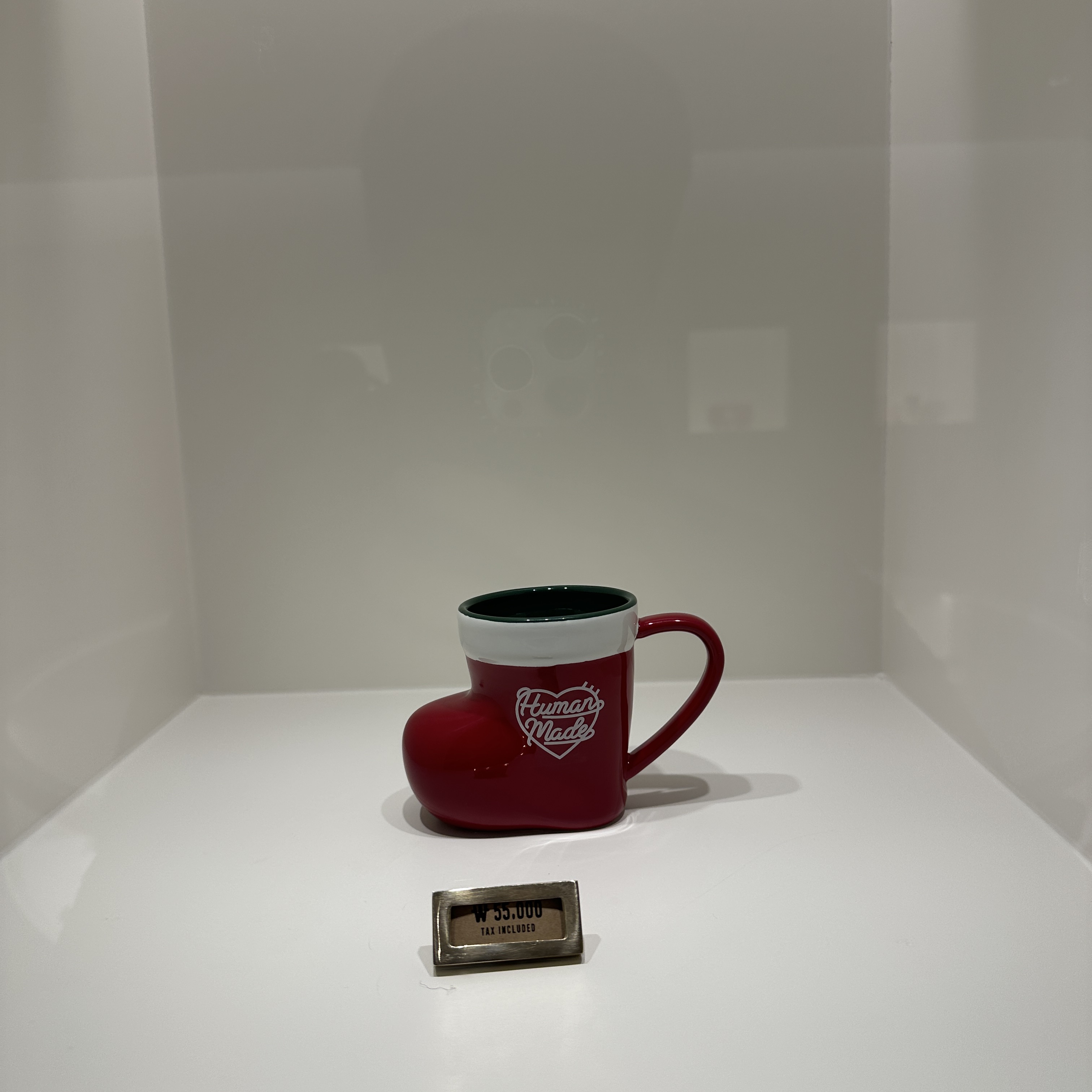 Human Made Holiday Boots Mug Red 착용 스타일 - 2