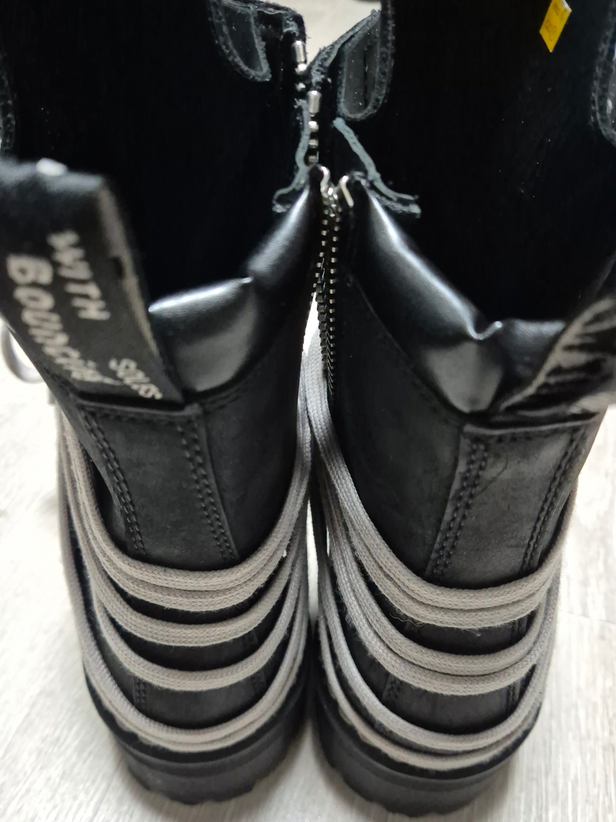 Dr. Martens x Rick Owens Quad Sole Steel Toe Boots Black 착용 스타일 - 2