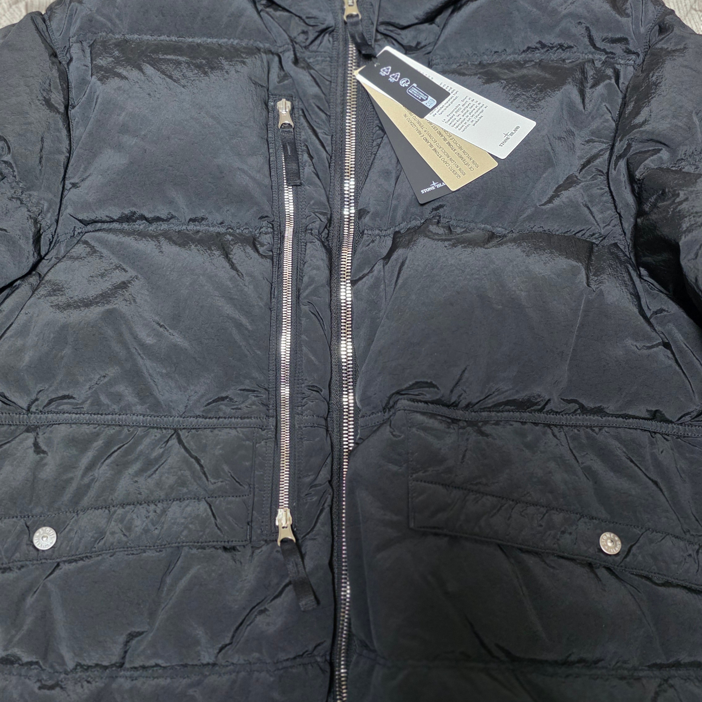 Stone Island 4100088 Nylon Metal In Econyl Hooded Down Parka with Anti-Drop and Zip Pockets Dark Teal Green - 25FW 착용 스타일