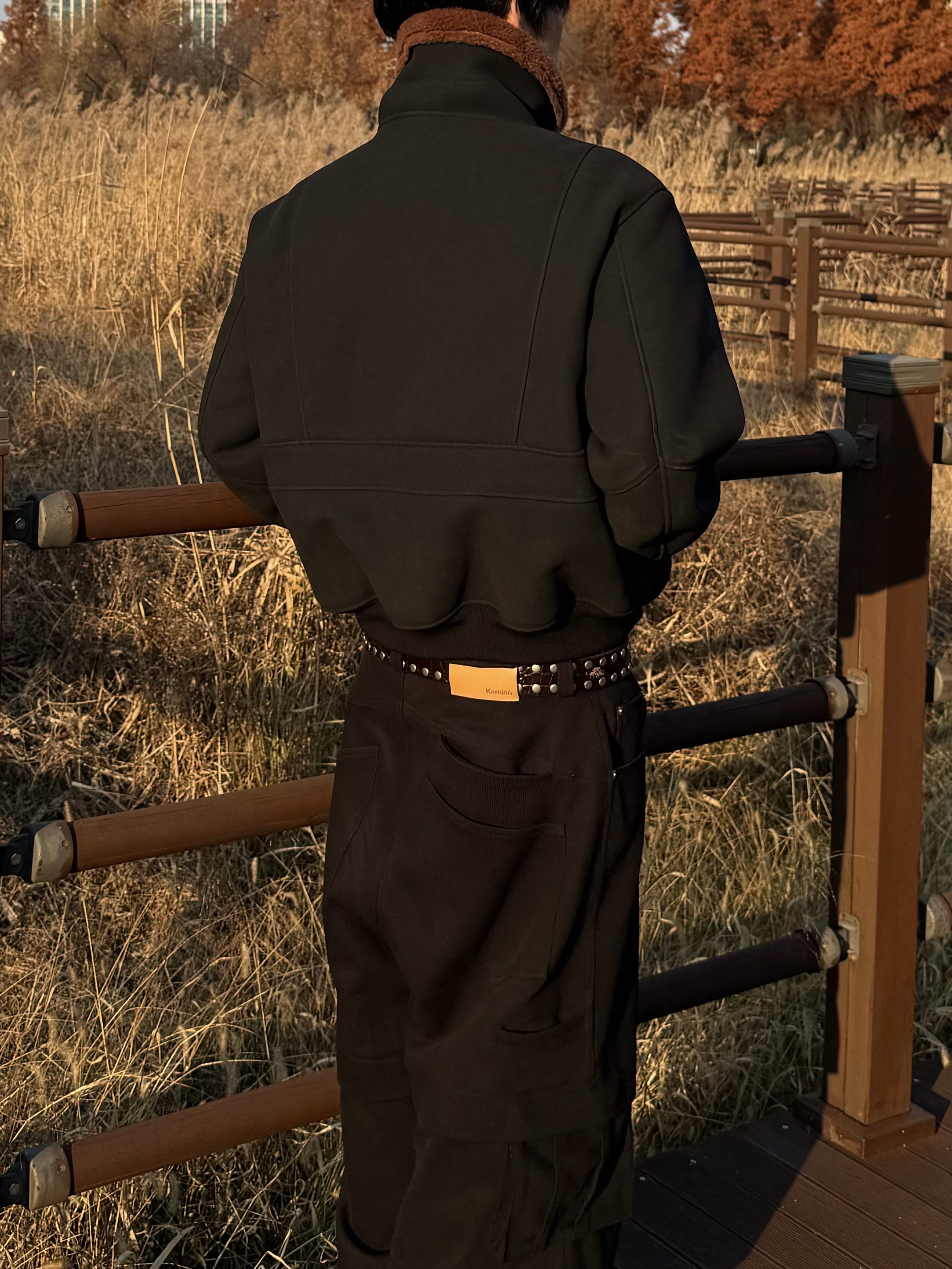 Kamien Titan Baggy Pants Black, Stussy 8 Ball Studded Belt Brown Textured Leather 착용 스타일 - 2