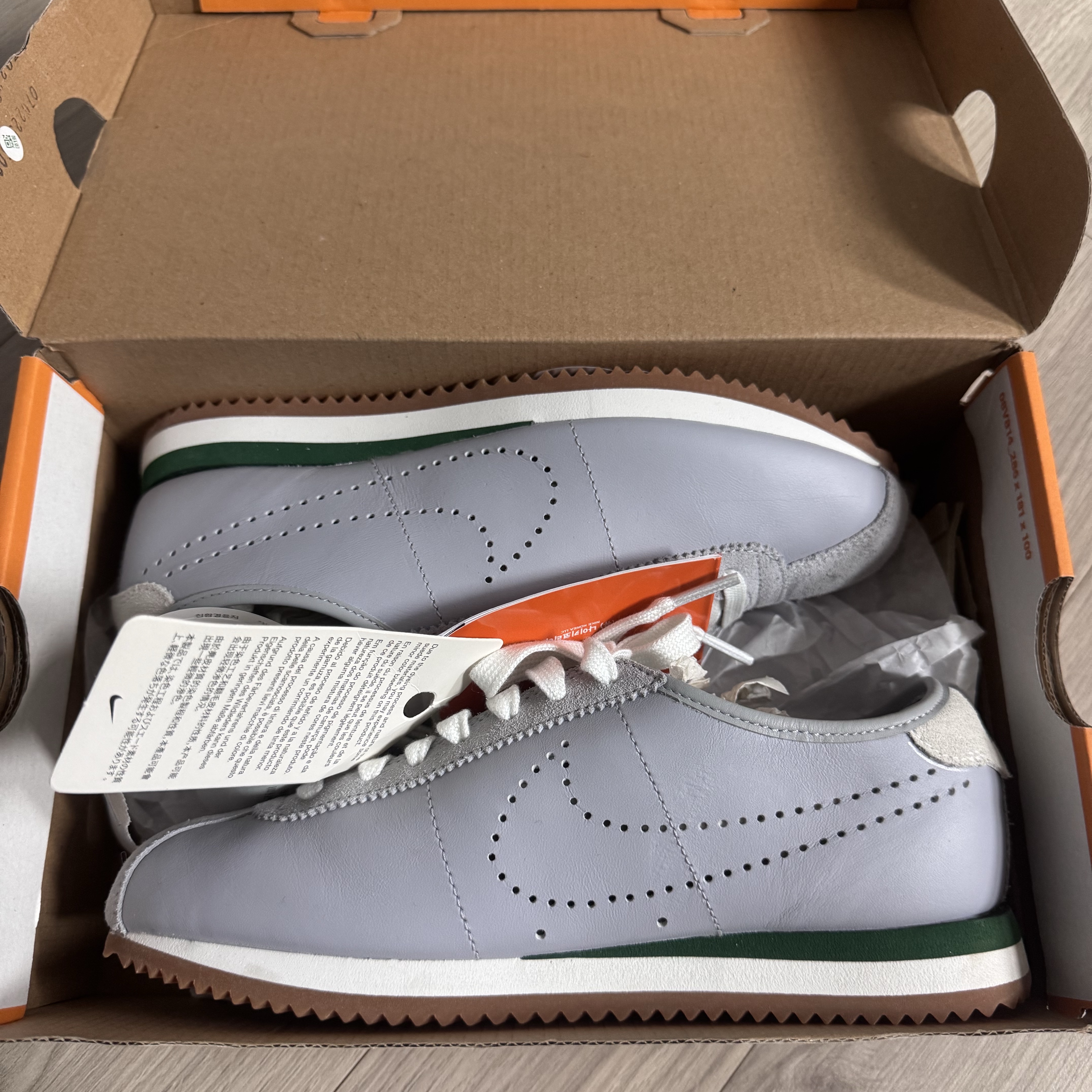 (W) Nike Cortez Leather Wolf Grey Summit White 착용 스타일 - 2