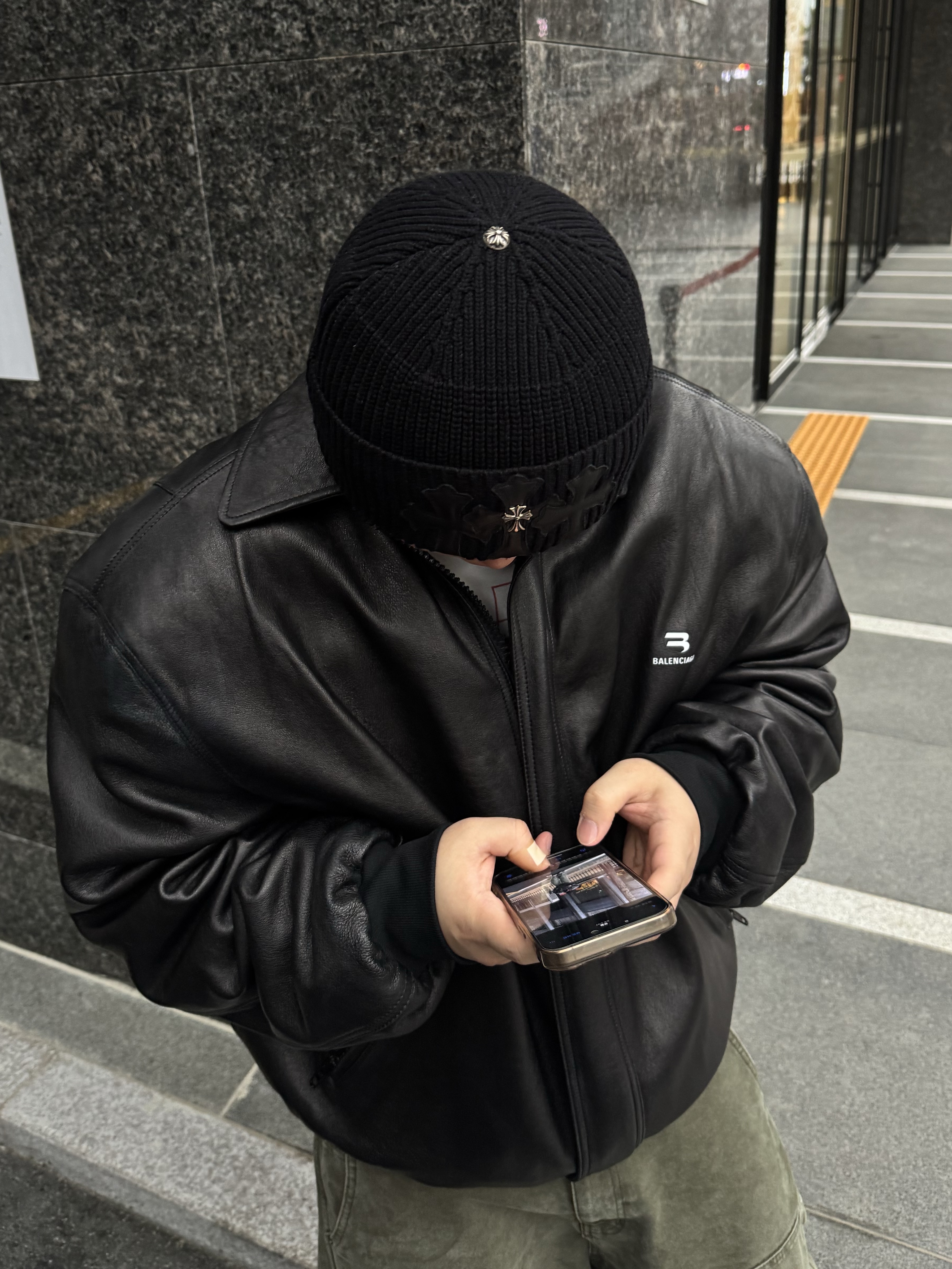 Chrome Hearts Leather Patch Beanie Black, Balenciaga Sporty B Taxi Blouson Black 착용 스타일