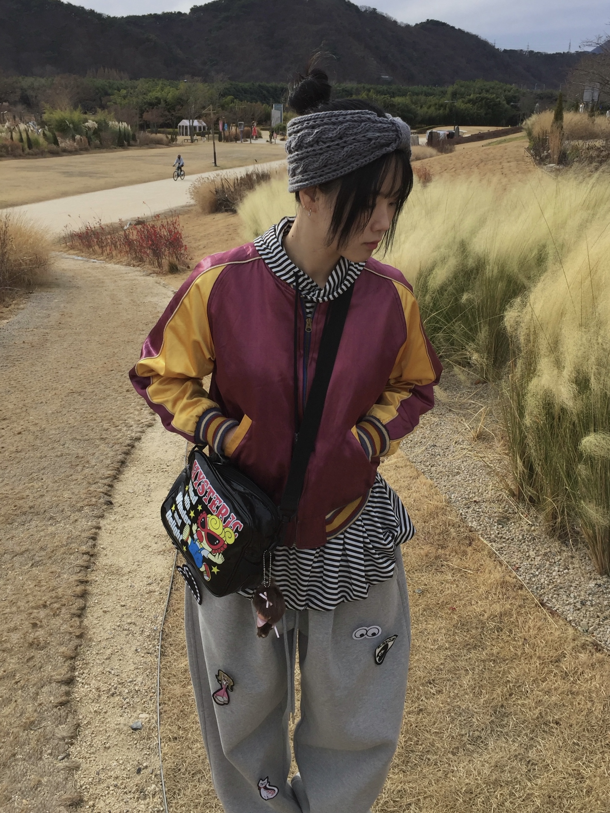 Undermycar Mu.03 Anti Fxxking Logo Play Oversized Sweat Jogger Melange Gray, (W) UGG Classic Mini Platform Boots Chestnut 착용 스타일 - 3