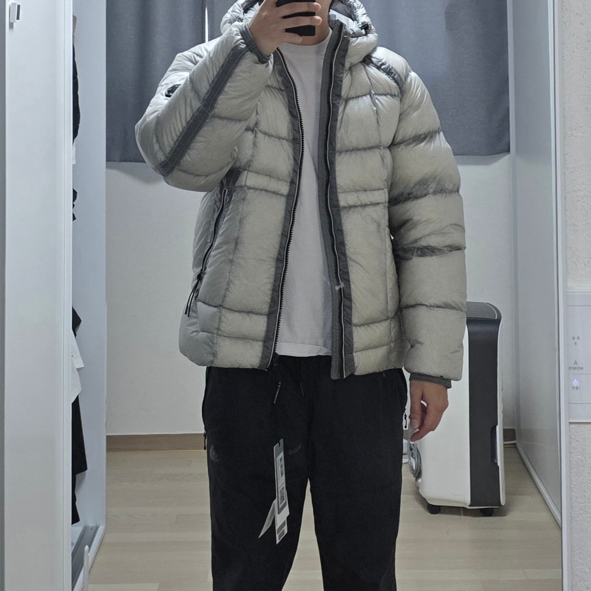 C.P. Company Korea Exclusive D.D. Shell Hooded Down Jacket Lunar Rock - 25FW 착용 스타일 - 2