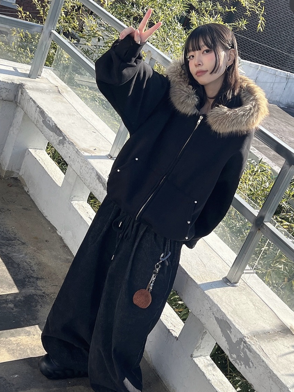 Crocs Overpuff Shorty Black 착용 스타일 - 1