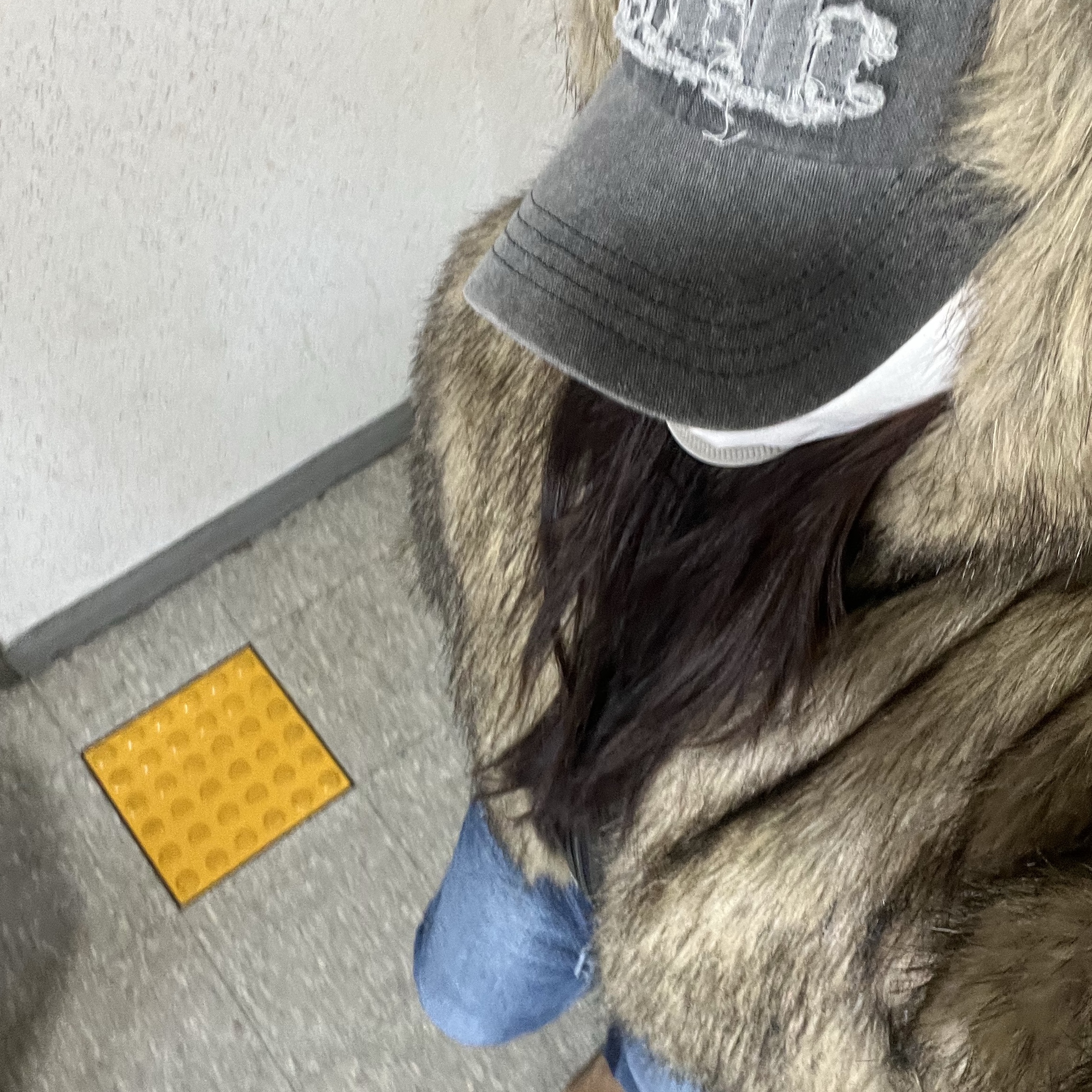 Vacant Archive Diddy Fur Hoodie Jacket 착용 스타일 - 3