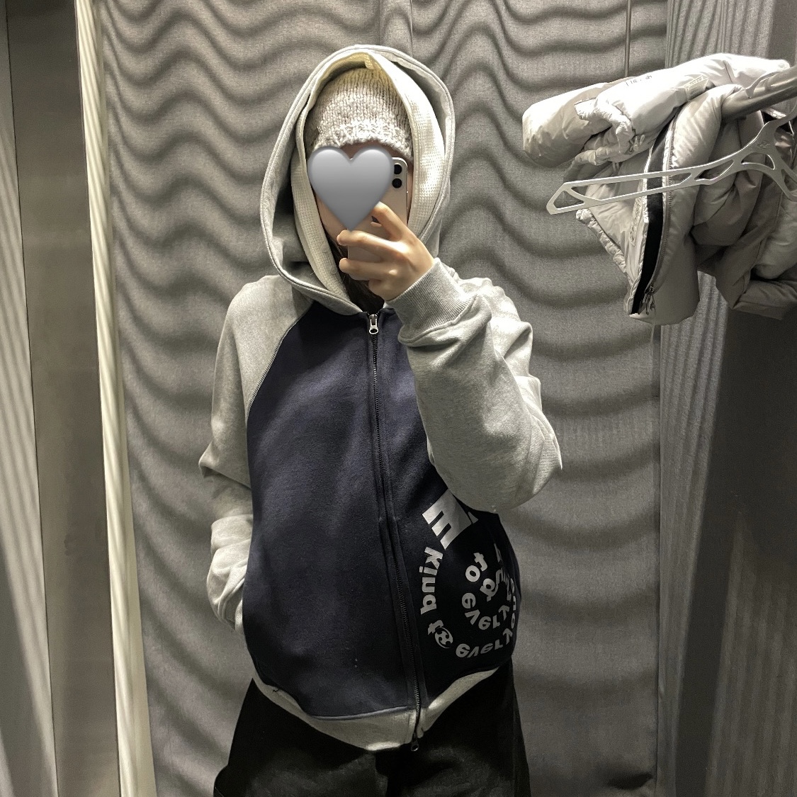 Sansan Gear X b.E Zip-Up Hoodie Navy 착용 스타일 - 2