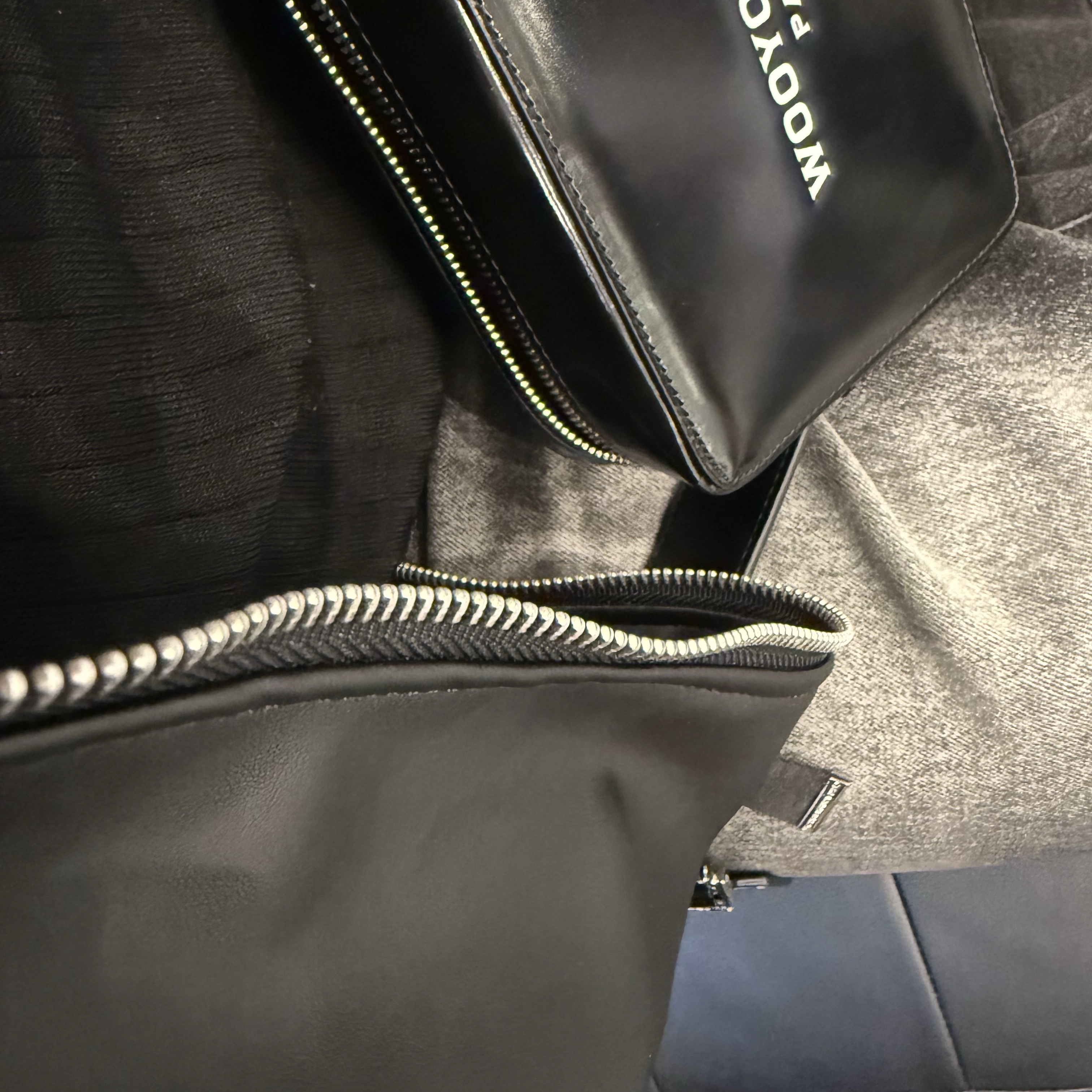 Wooyoungmi Square Mini Bag Black 착용 스타일