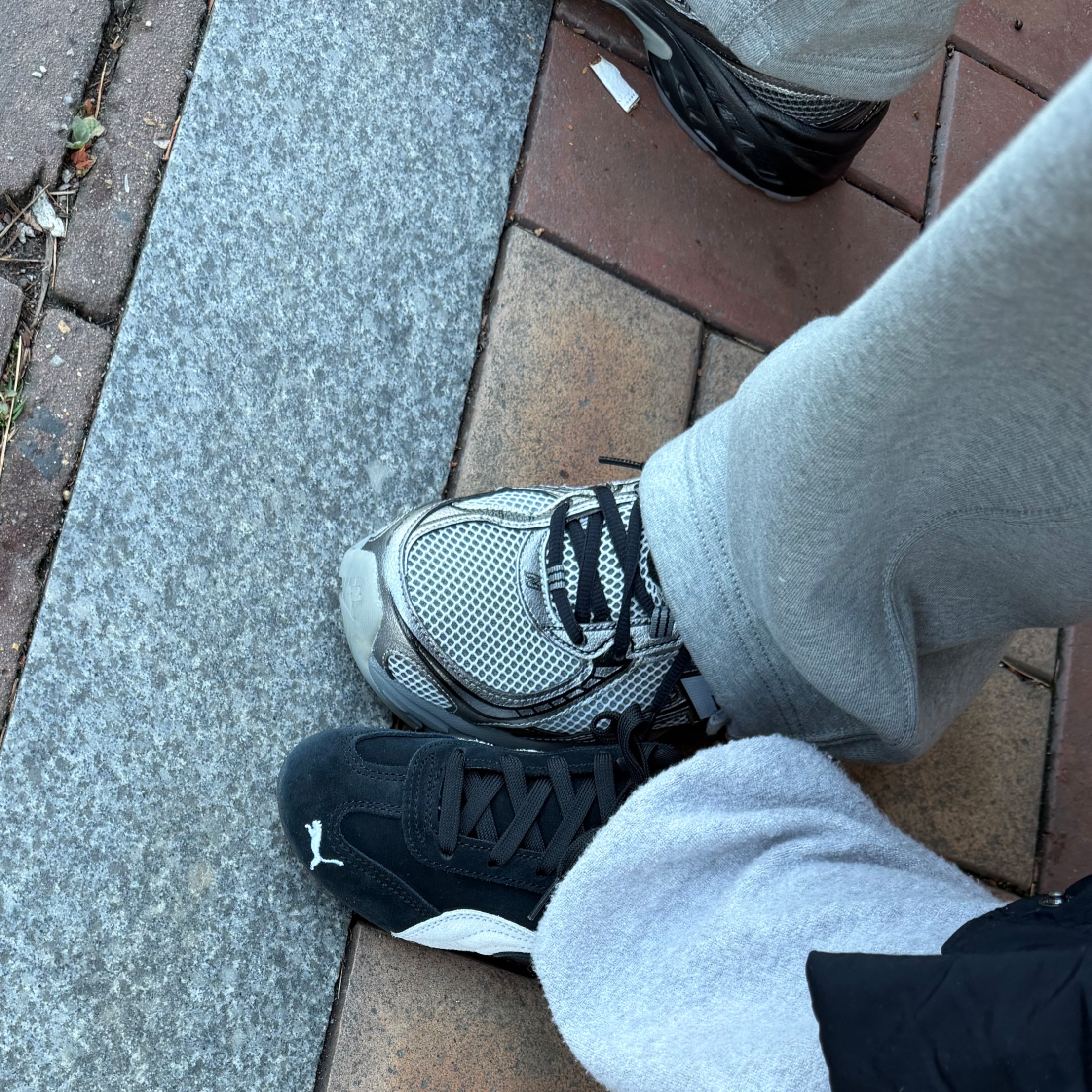 New Balance 740 Dark Silver Metallic 착용 스타일