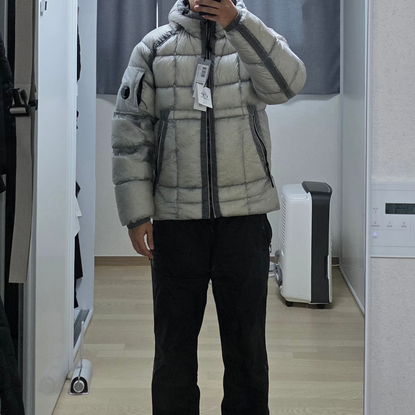 C.P. Company Korea Exclusive D.D. Shell Hooded Down Jacket Lunar Rock - 25FW 착용 스타일 - 1