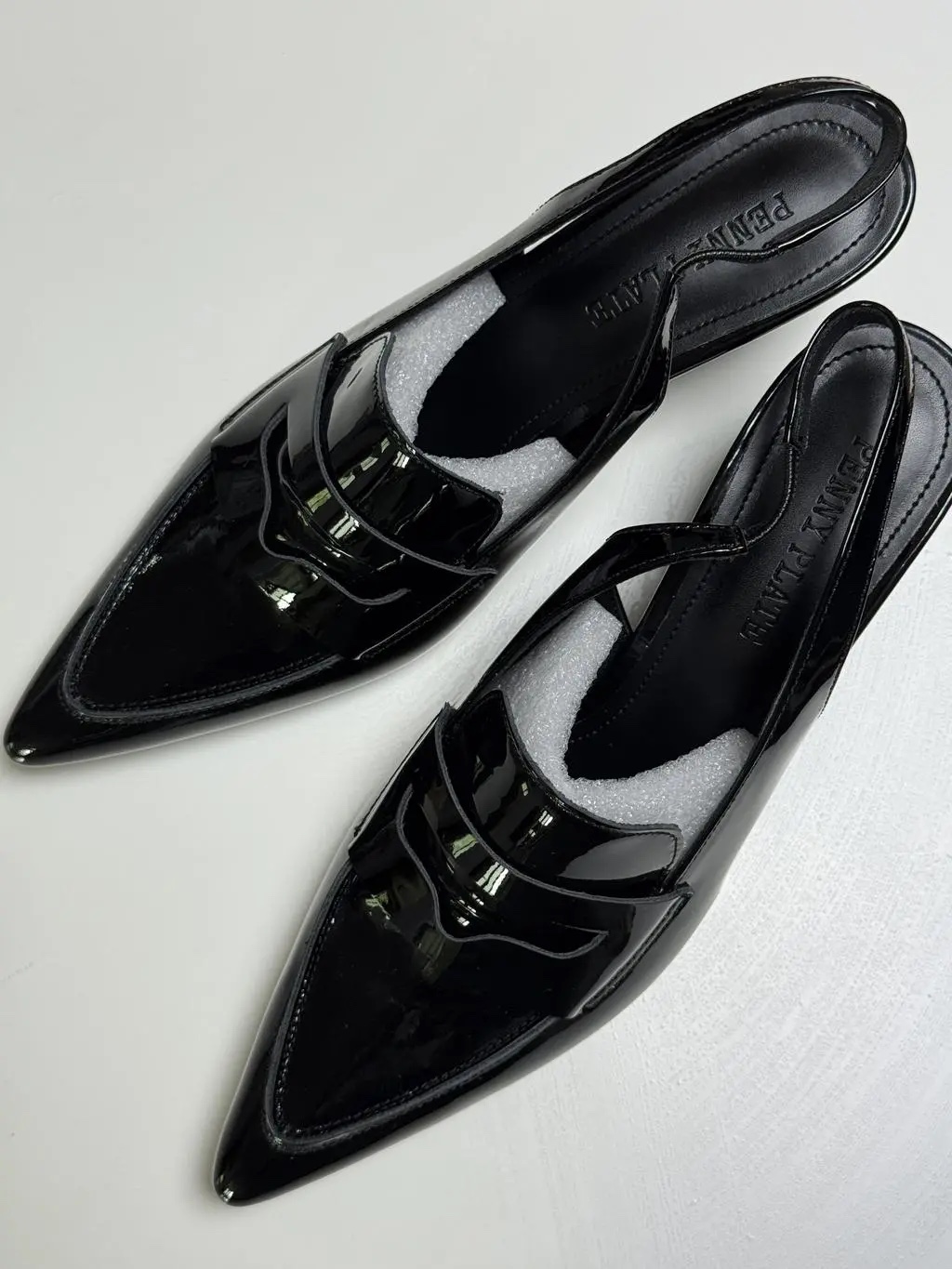 PENNY PLATE Women Stiletto Glossy Black 착용 스타일