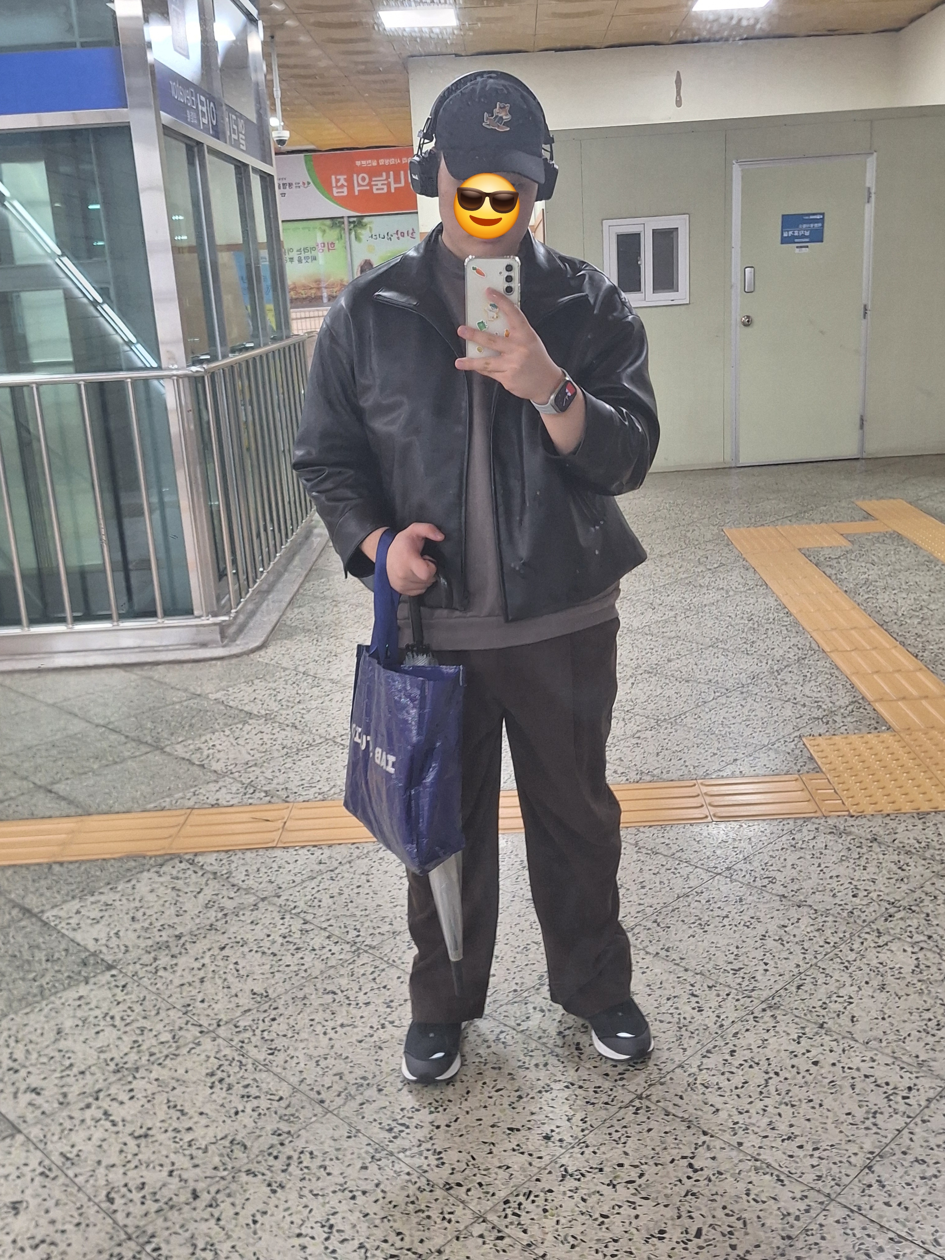 Apple Watch Ultra 49mm Titanium Case with Ocean Band Midnight (Korean Ver.), Maison Kitsune Dressed Fox 6P Cap Navy 착용 스타일