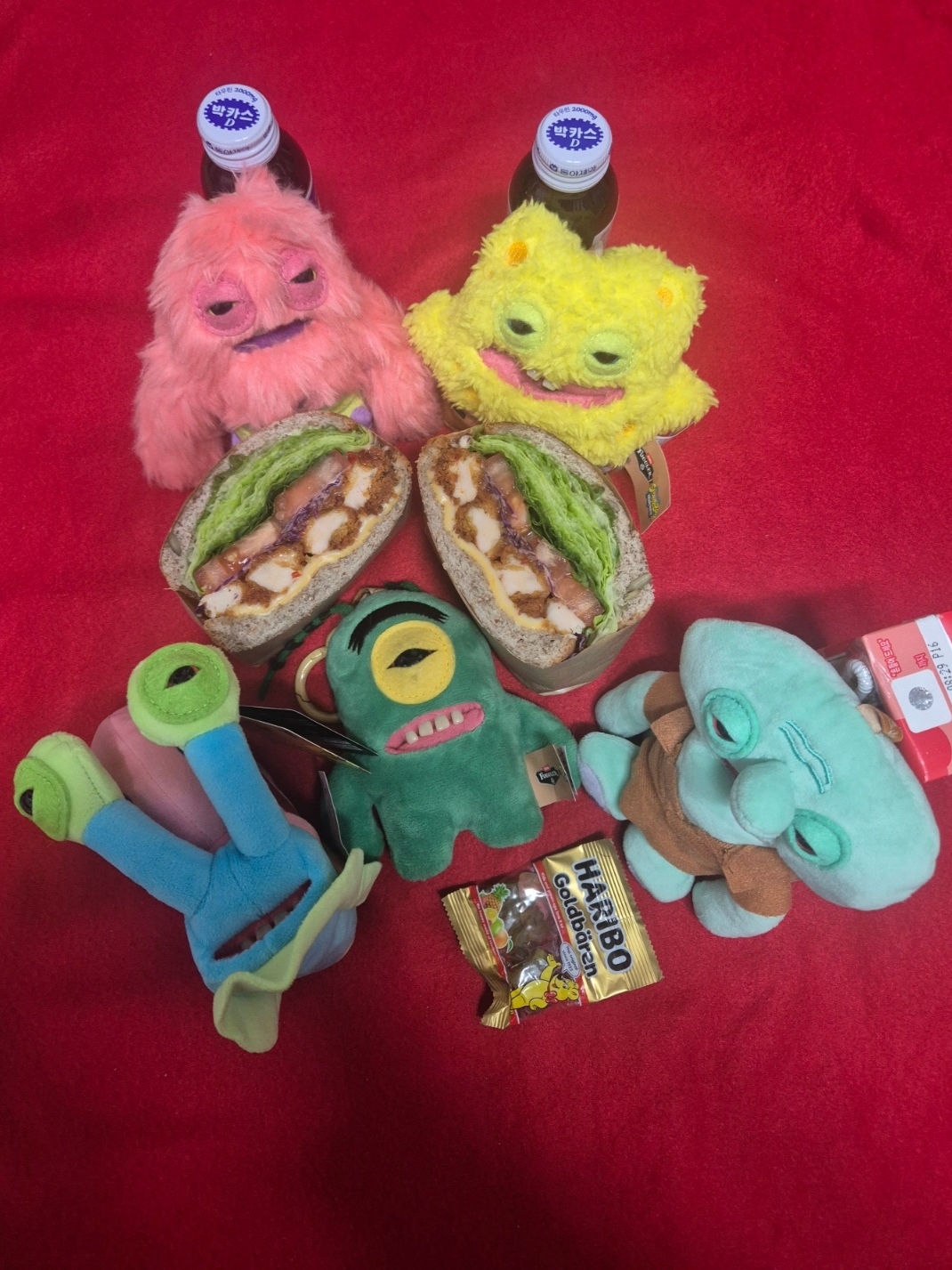 Fuggler x SpongeBob Patrick Star Keyring Pink, Fuggler x SpongeBob Keyring Yellow 착용 스타일