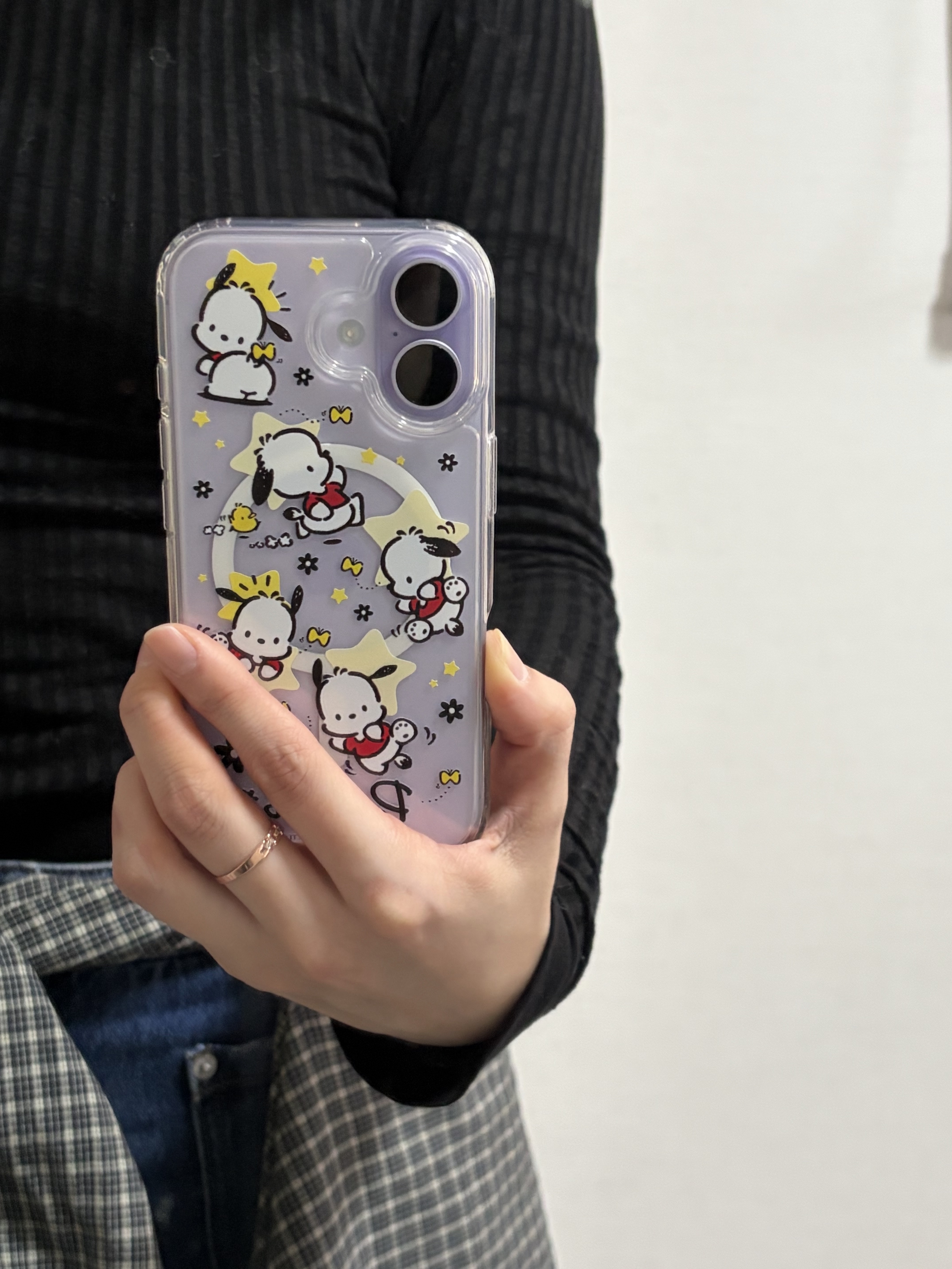 SLBS POCHACCO Pattern Clear Magnet Case for iPhone 17 Series 착용 스타일