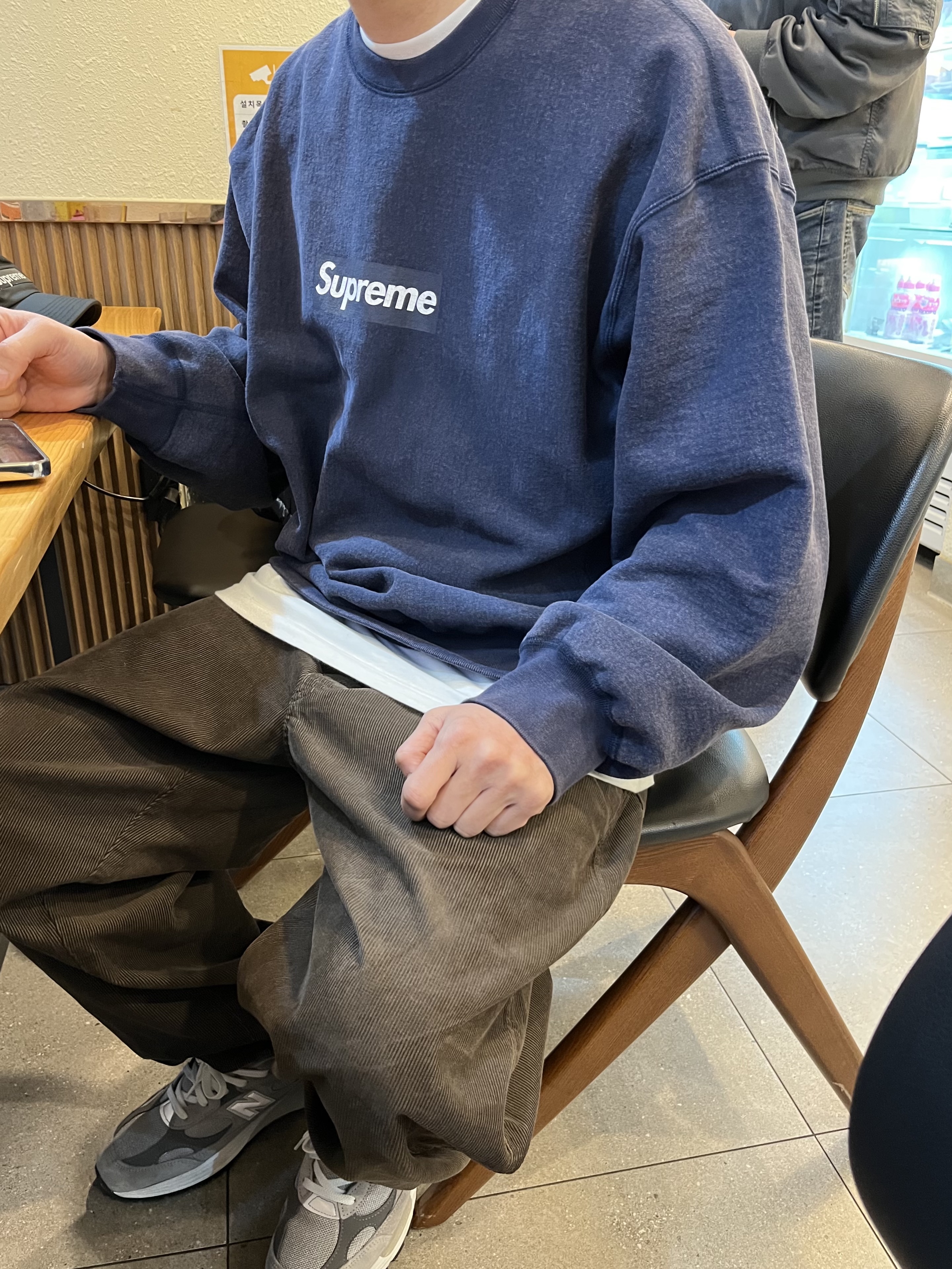 Supreme Washed Box Logo Crewneck Navy - 25SS 착용 스타일 - 2