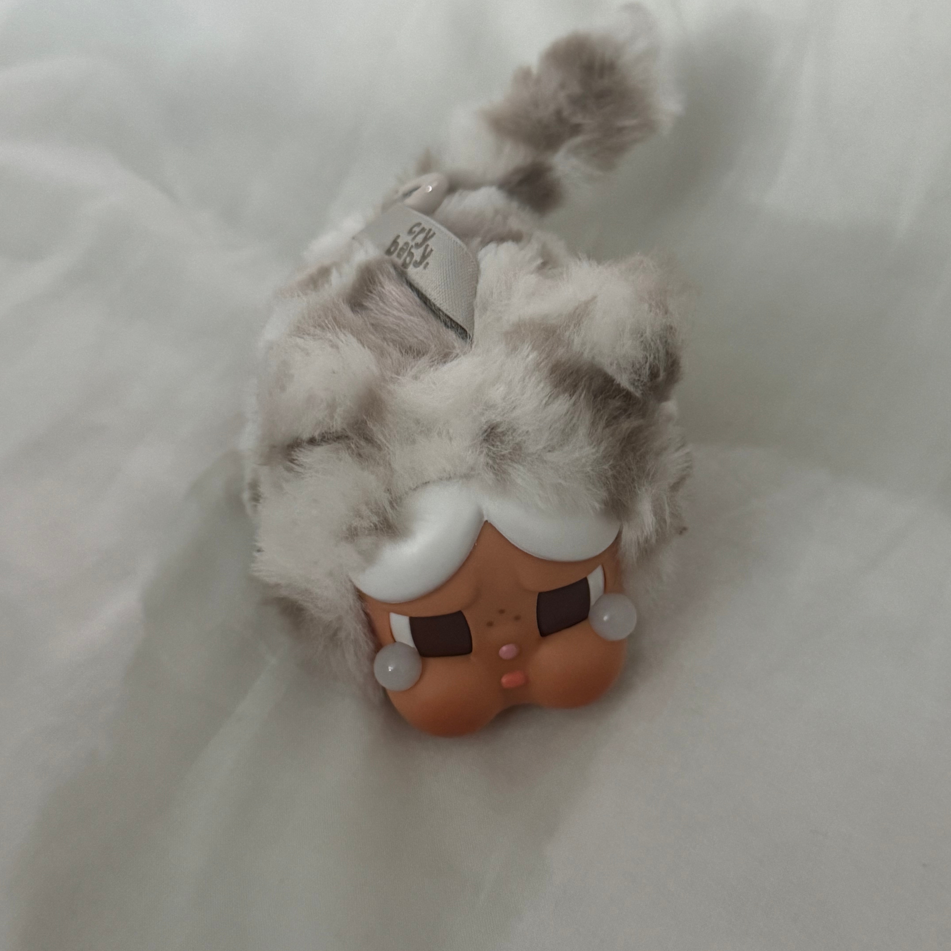 Pop Mart Crybaby Wild But Cutie Series Vinyl Plush Pendant (1 Blind Box) 착용 스타일
