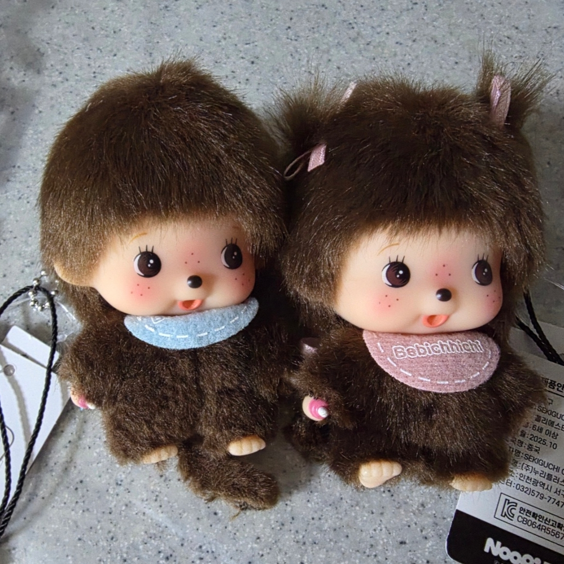 Monchhichi Bebichhichi Bighead SS Boy Key Chain Blue, Monchhichi Bebichhichi Bighead SS Girl Key Chain Pink 착용 스타일