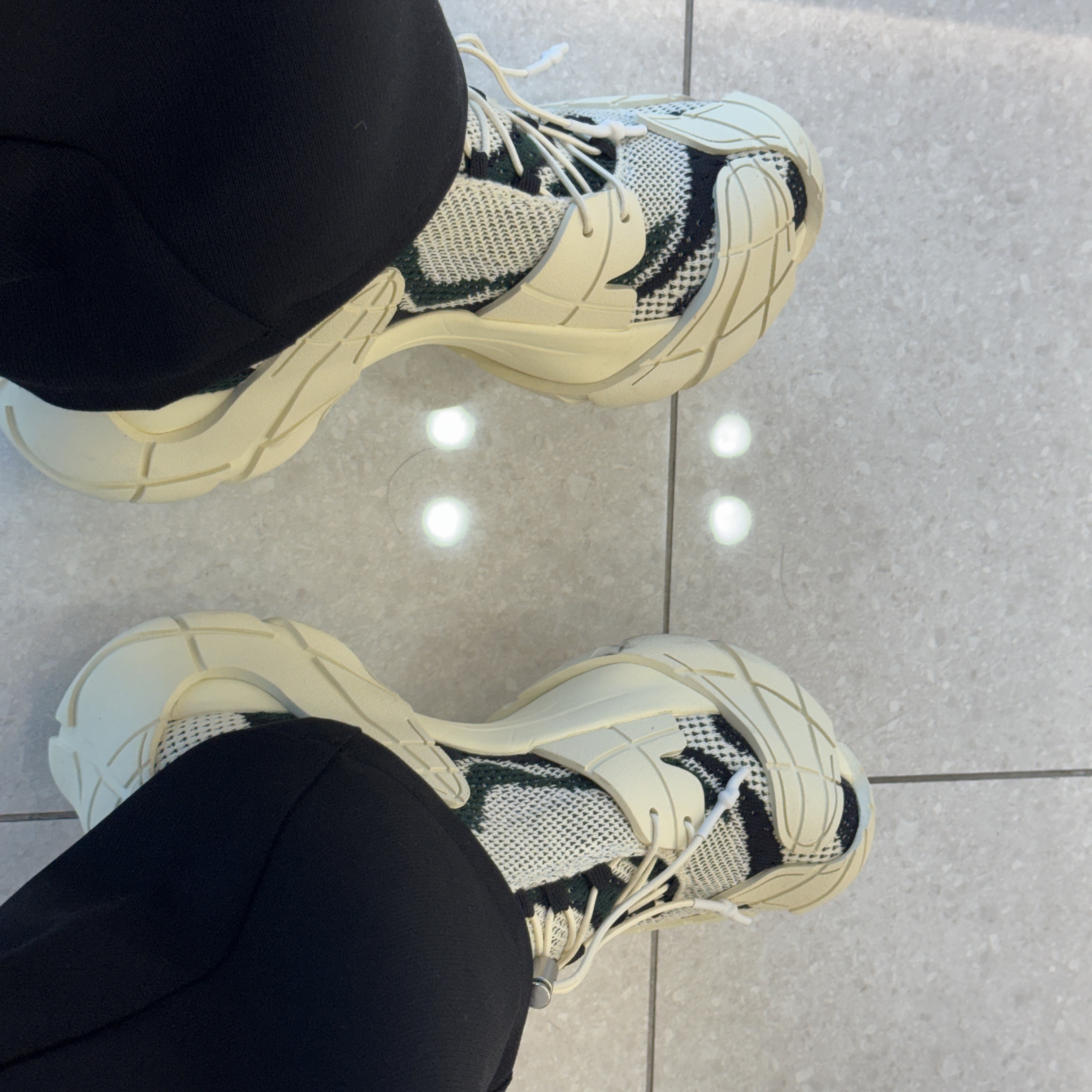 Ader Error Trousers Product. 65 Noir, CAMPER LAB Tormenta Sneakers Ivory 착용 스타일