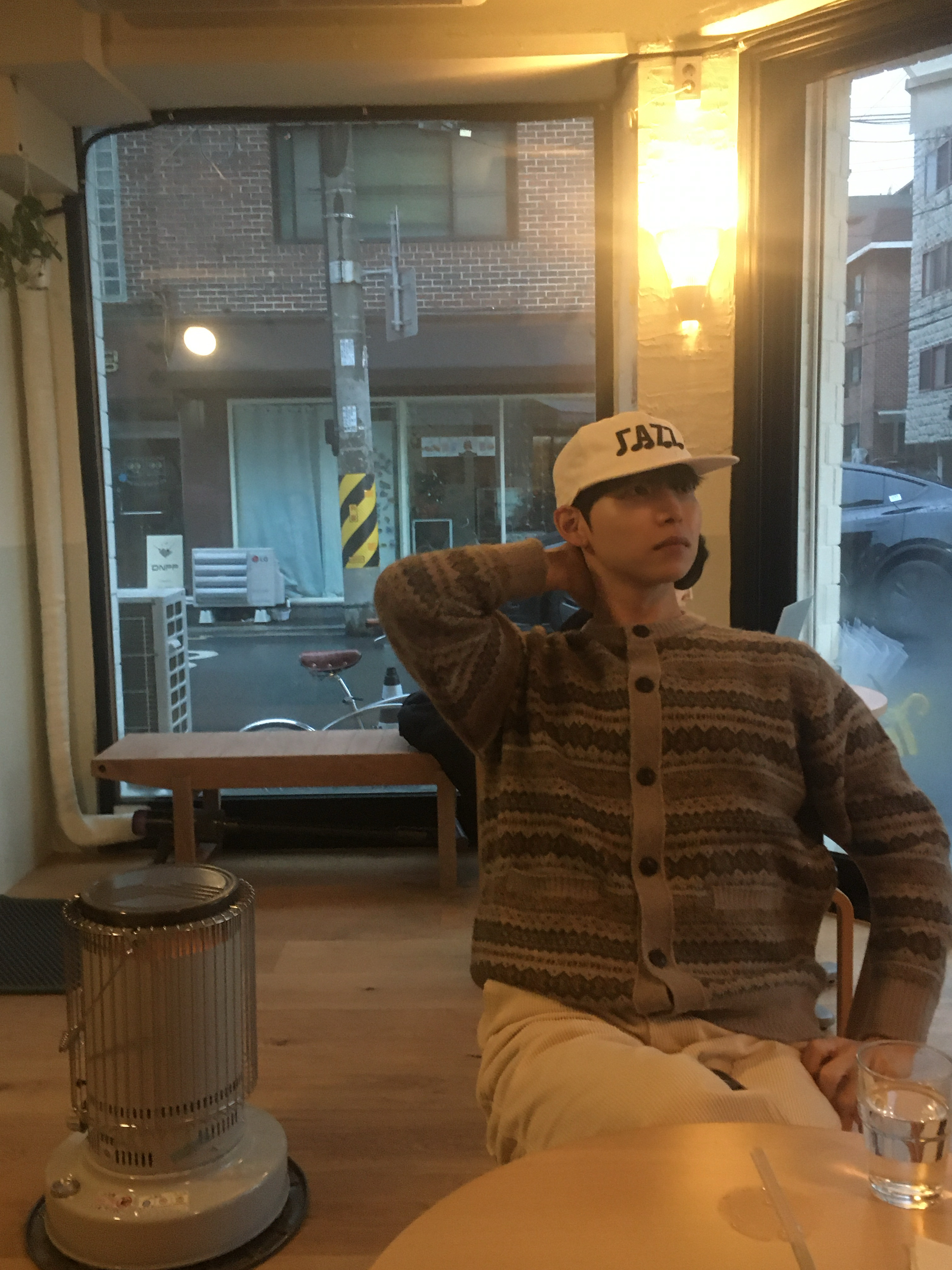 [KREAM 단독] Kikozy New Jazz Cap White, Adidas Tobacco Team Brown Desert Cardboard 착용 스타일 - 2