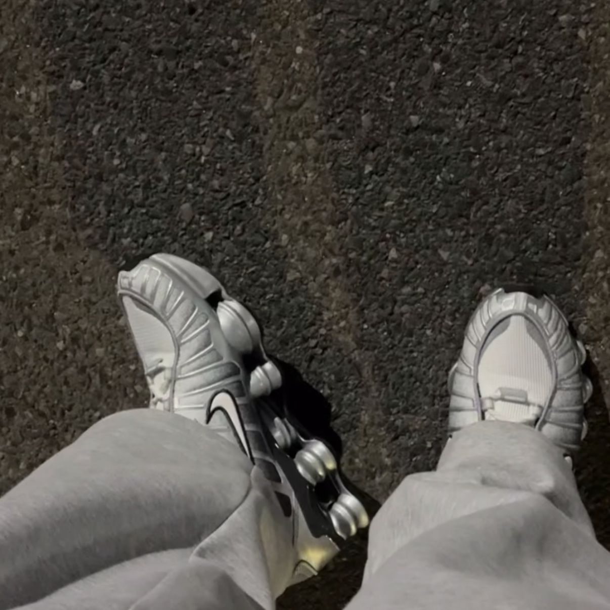 Nike Shox TL Metallic Silver Wolf Grey 착용 스타일