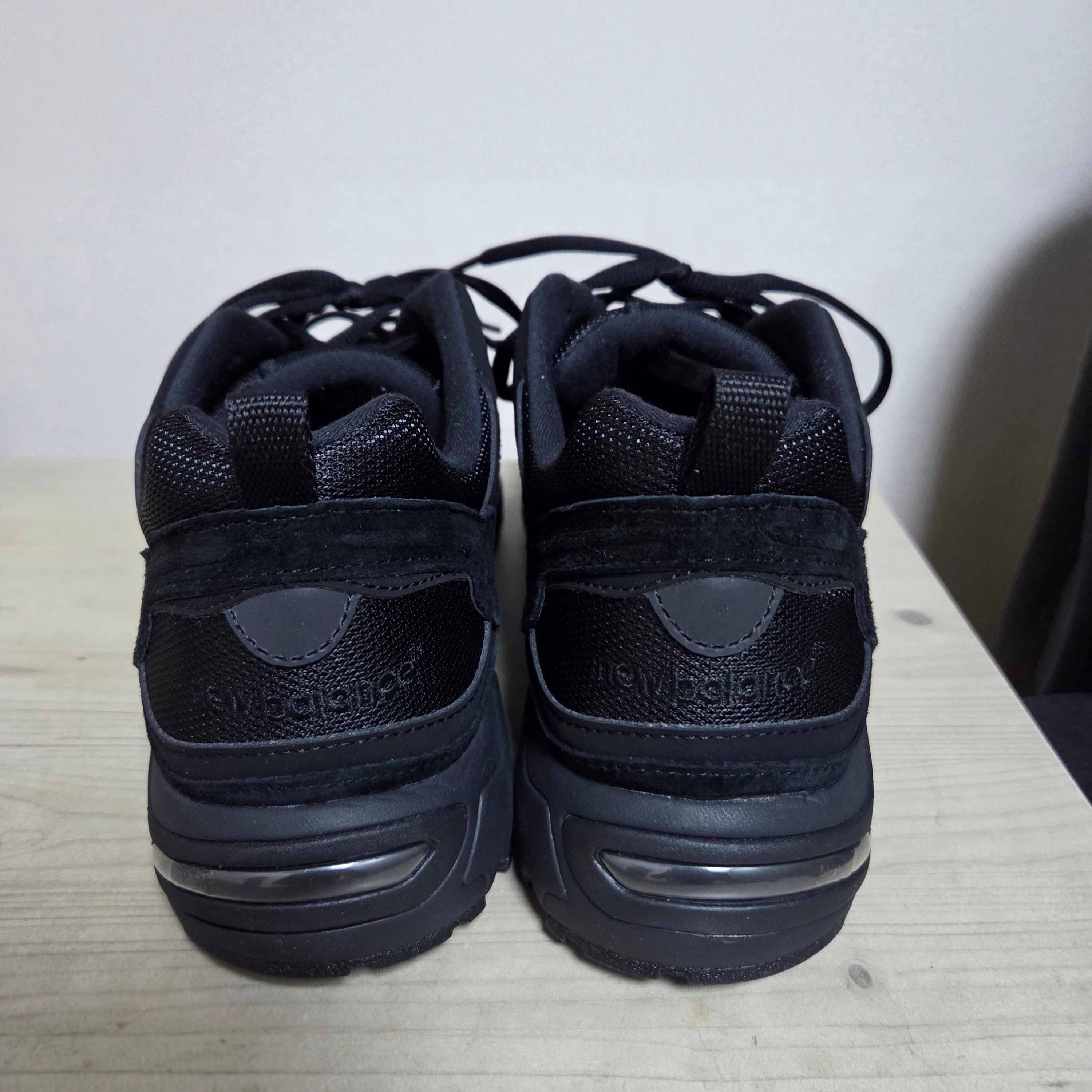 New Balance 878 Triple Black 착용 스타일 - 3