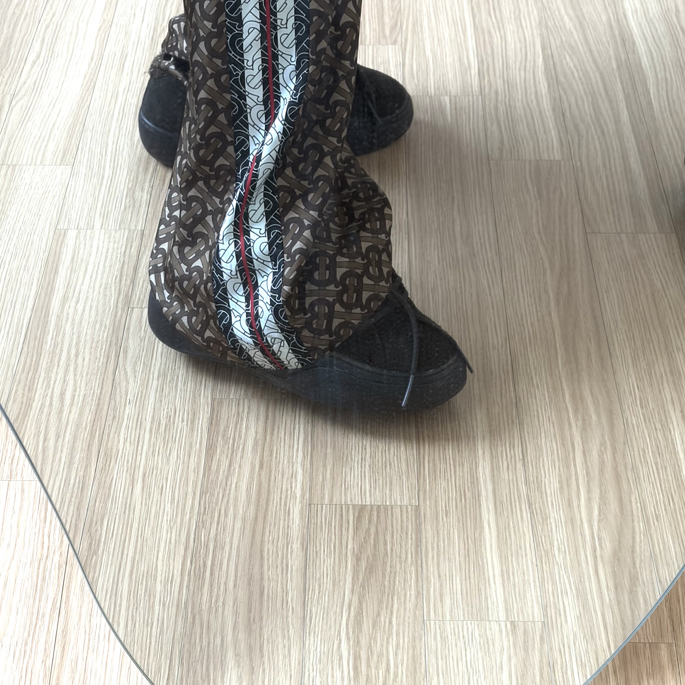 ERL Limited Edition Vamp Brown Mud 착용 스타일