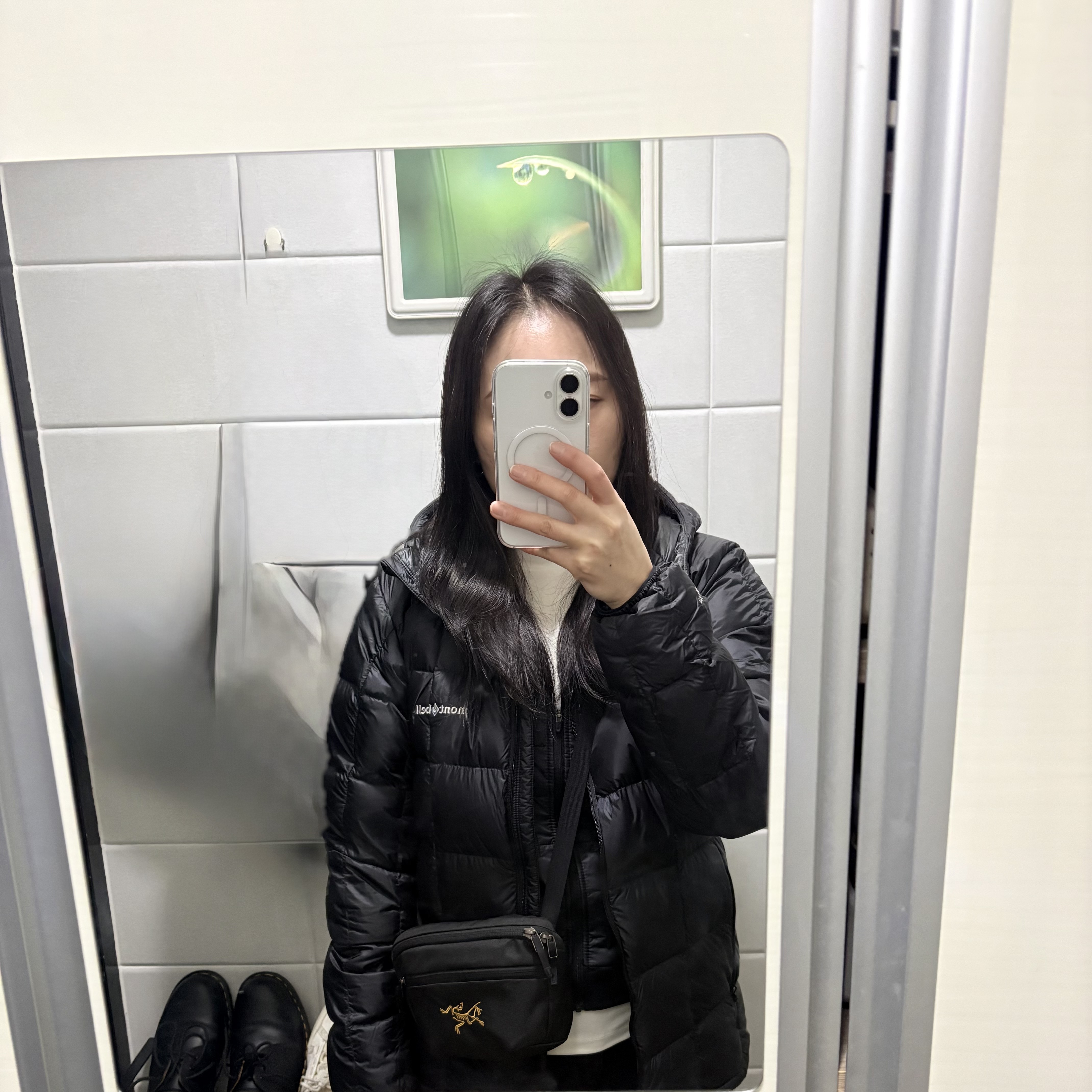 Montbell Superior Down Parka Black, Arc'teryx Mantis 1 Waistpack Black 착용 스타일