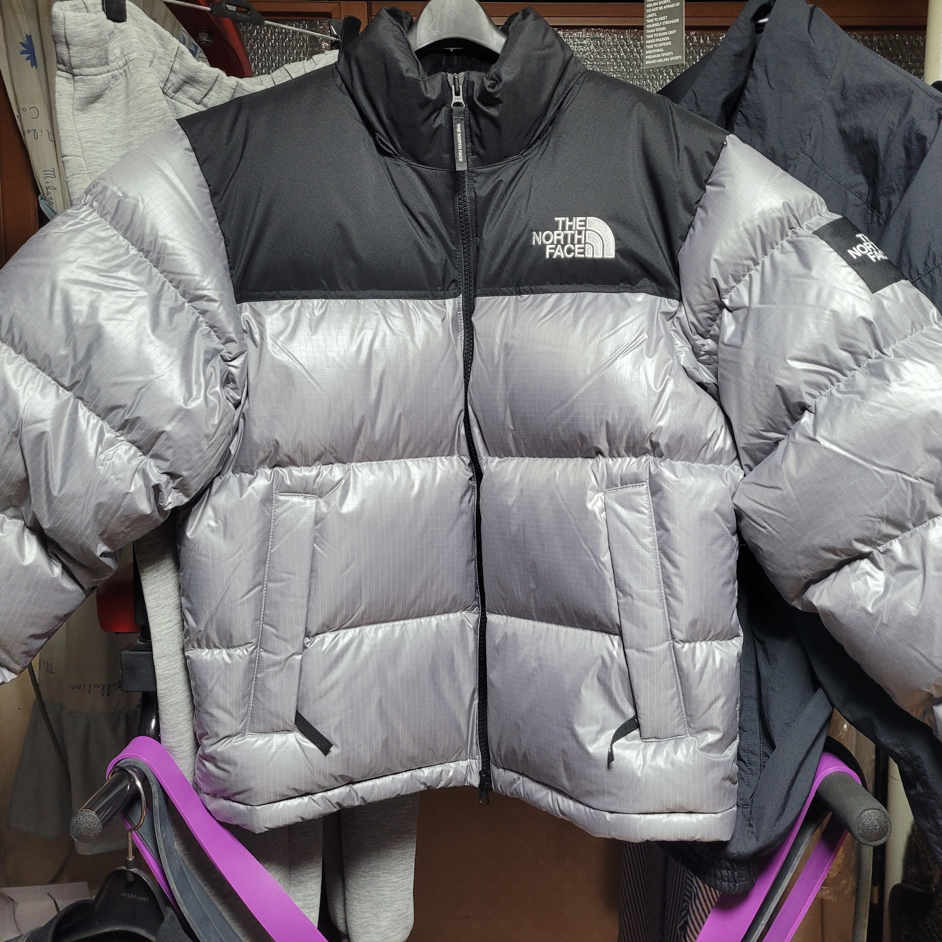 The North Face White Label Novelty Nuptse Down Jacket Heather Gray 착용 스타일