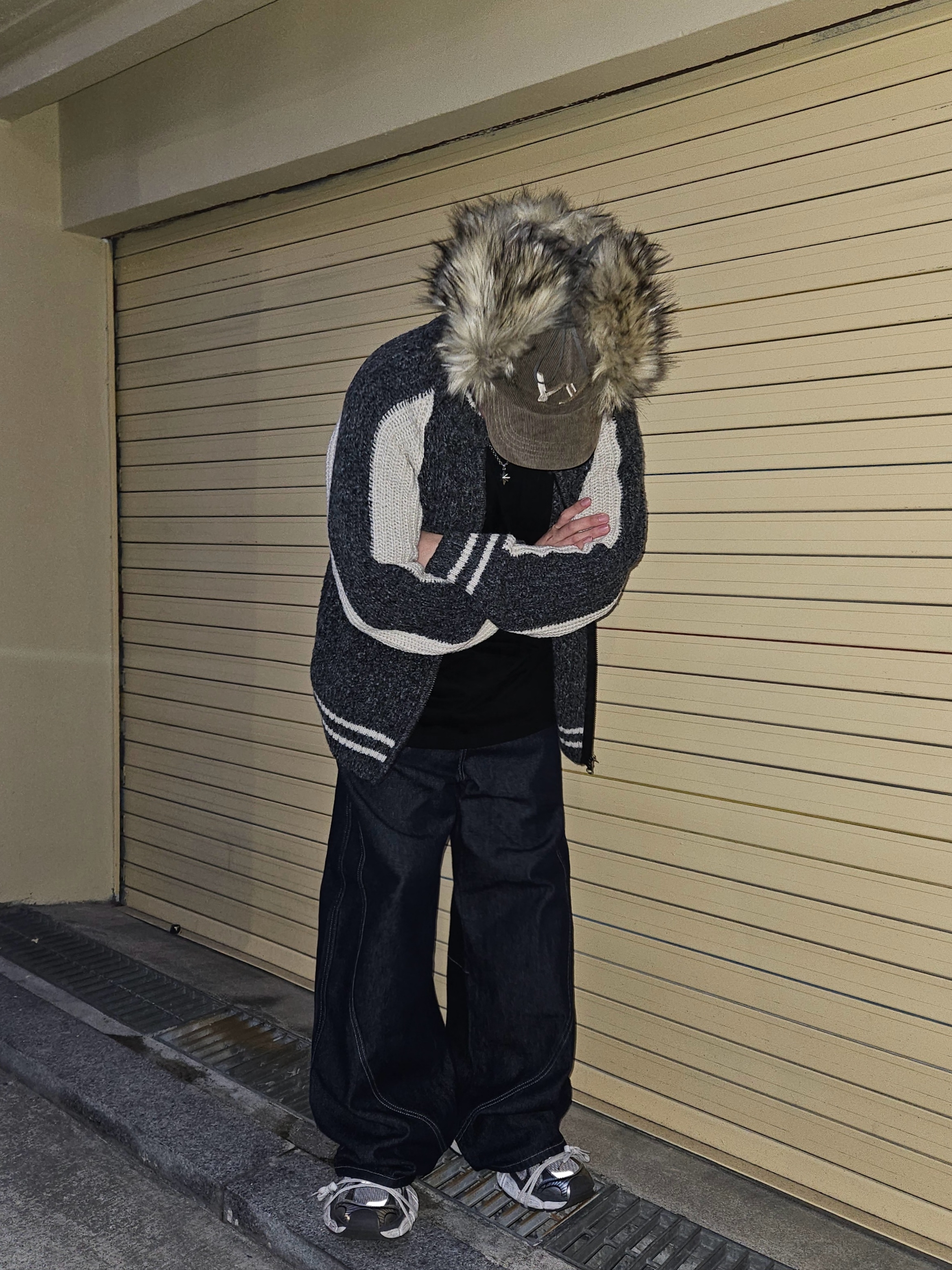 Open Yy Faux Fur Corduroy Earflap Cap Khaki 착용 스타일