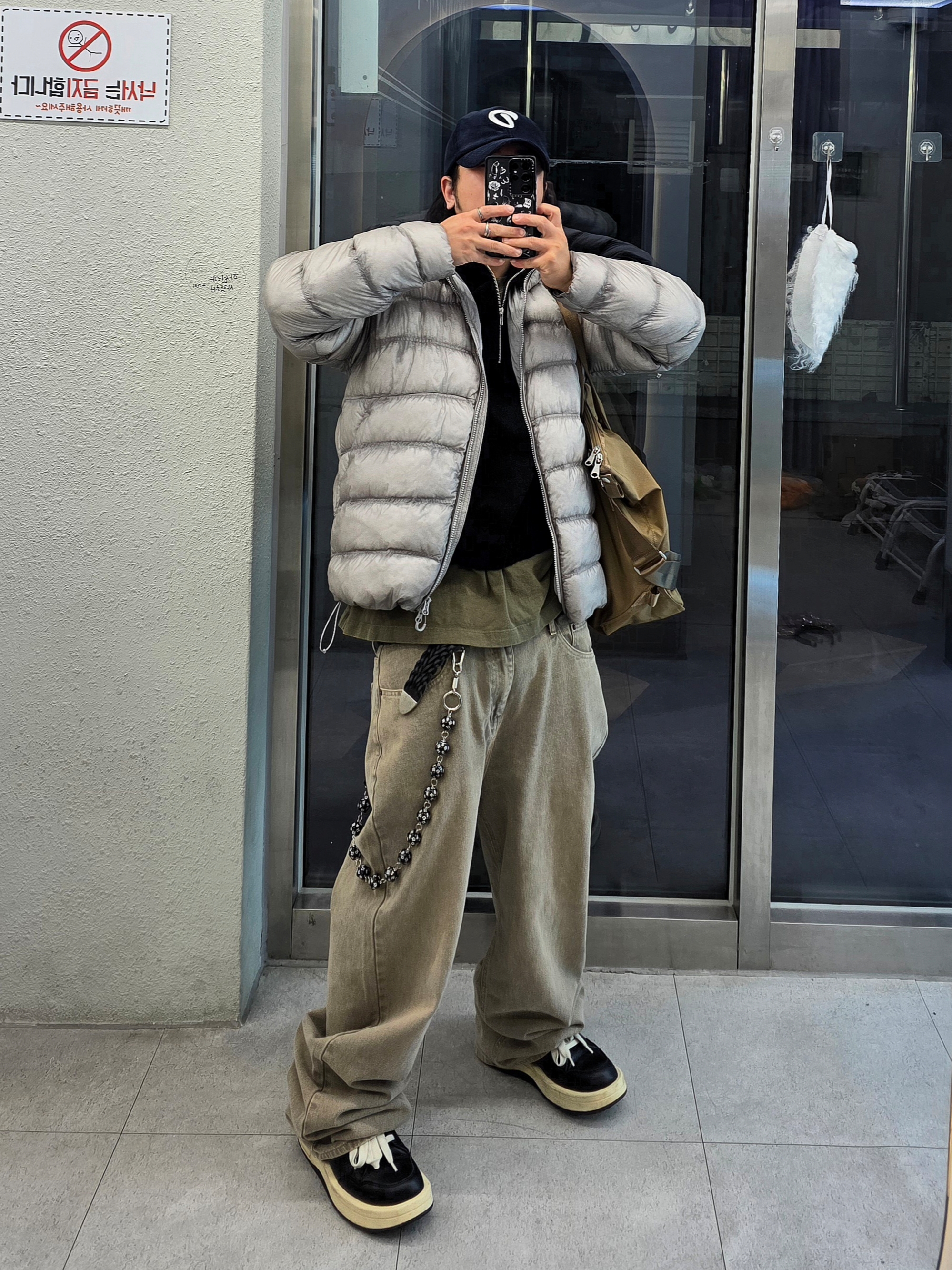 Salomon UNI Cross Insulation Jacket Light Grey, Converse x Drkshdw Turbowpn Black Cream 착용 스타일 - 4