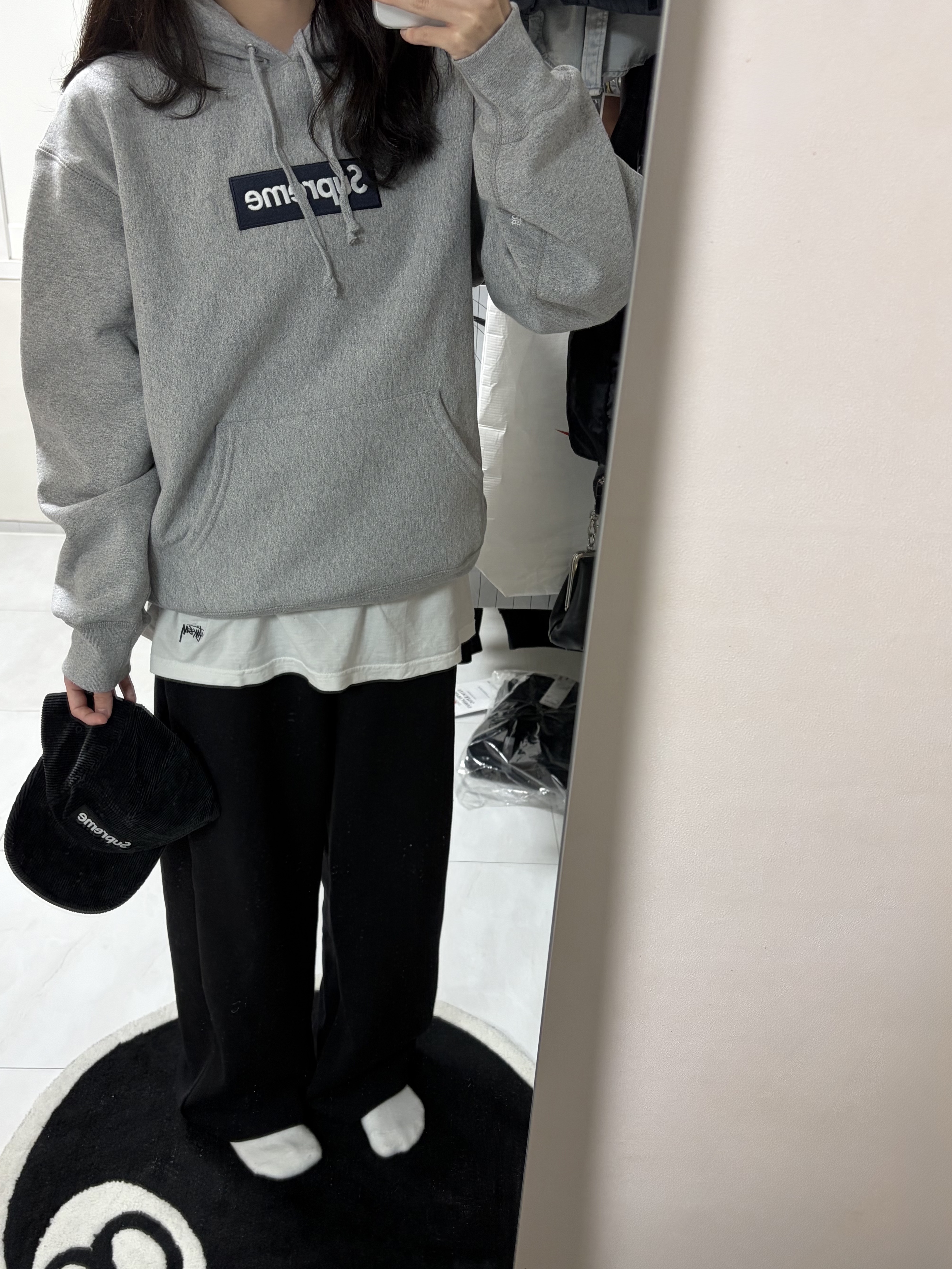 Supreme Box Logo Hooded Sweatshirt Heather Grey - 25FW, Stussy Undershirt White (3 Pack) 착용 스타일