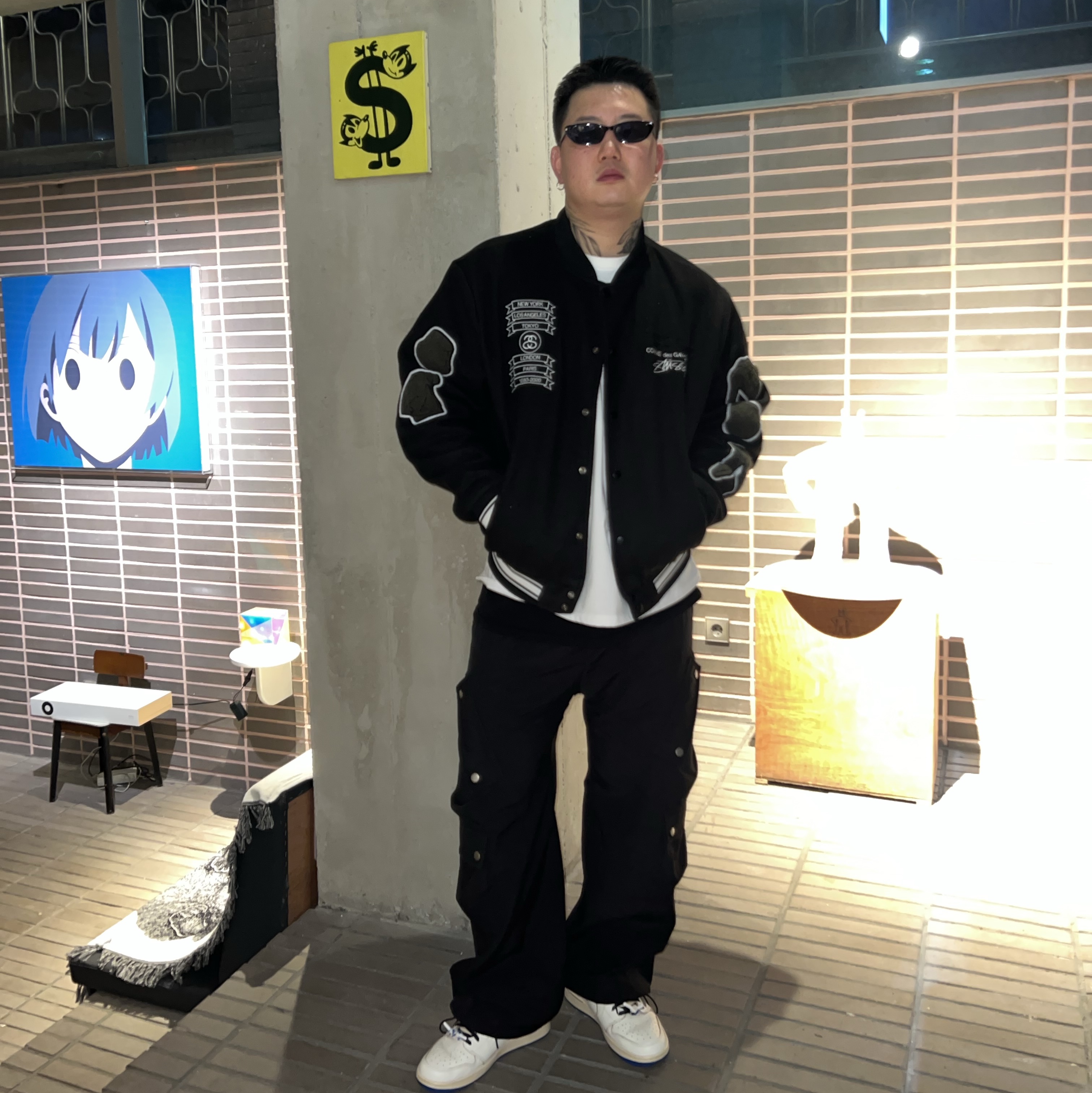 Jordan 1 x Travis Scott x Fragment Retro Low OG SP Sail Military Blue, Stussy x CDG Varsity Jacket 착용 스타일 - 1
