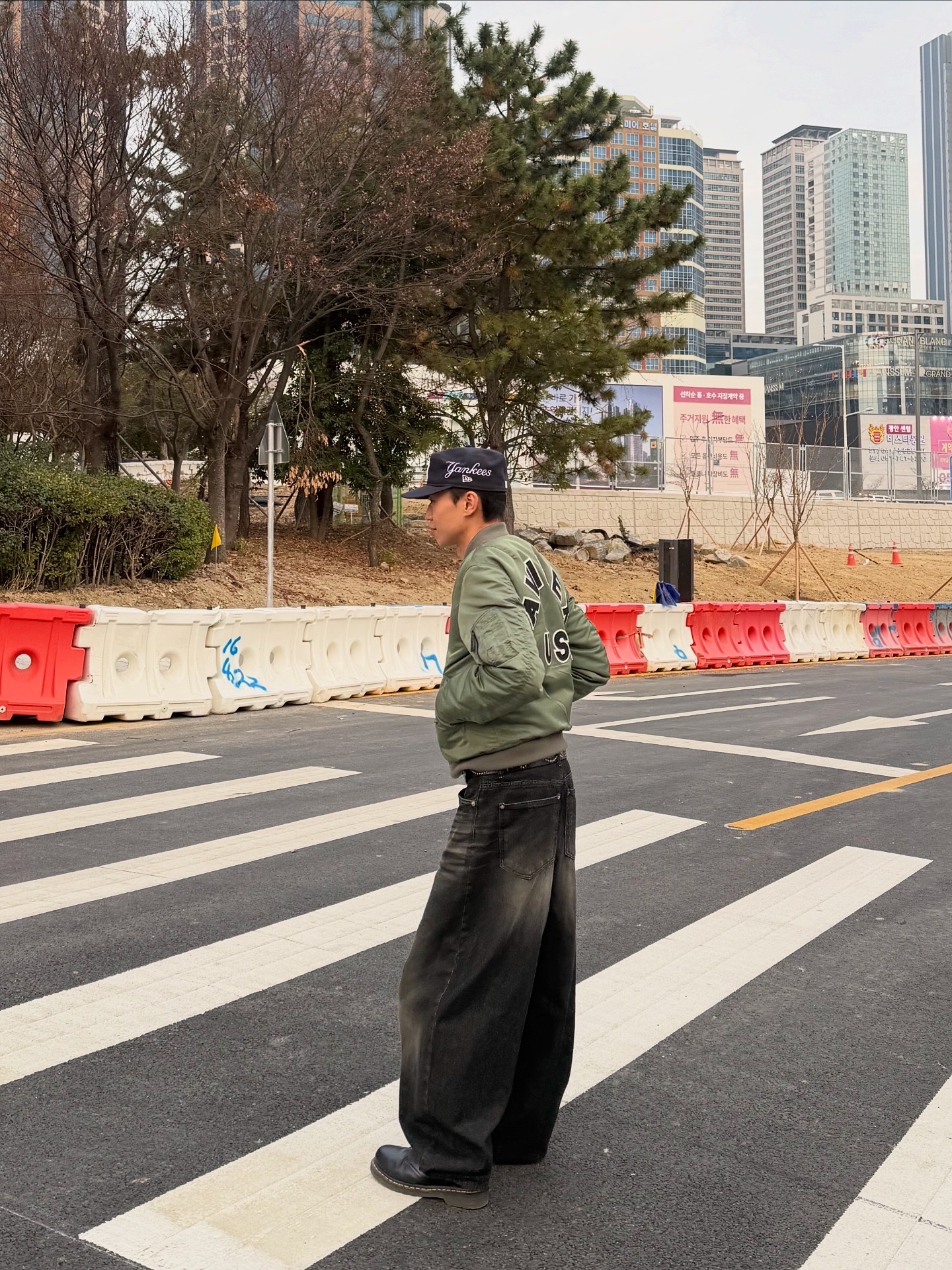 Dr. Martens 1461 Smooth Black, New Era MLB New York Yankees Pillbox Series Ball Cap Navy 착용 스타일 - 4