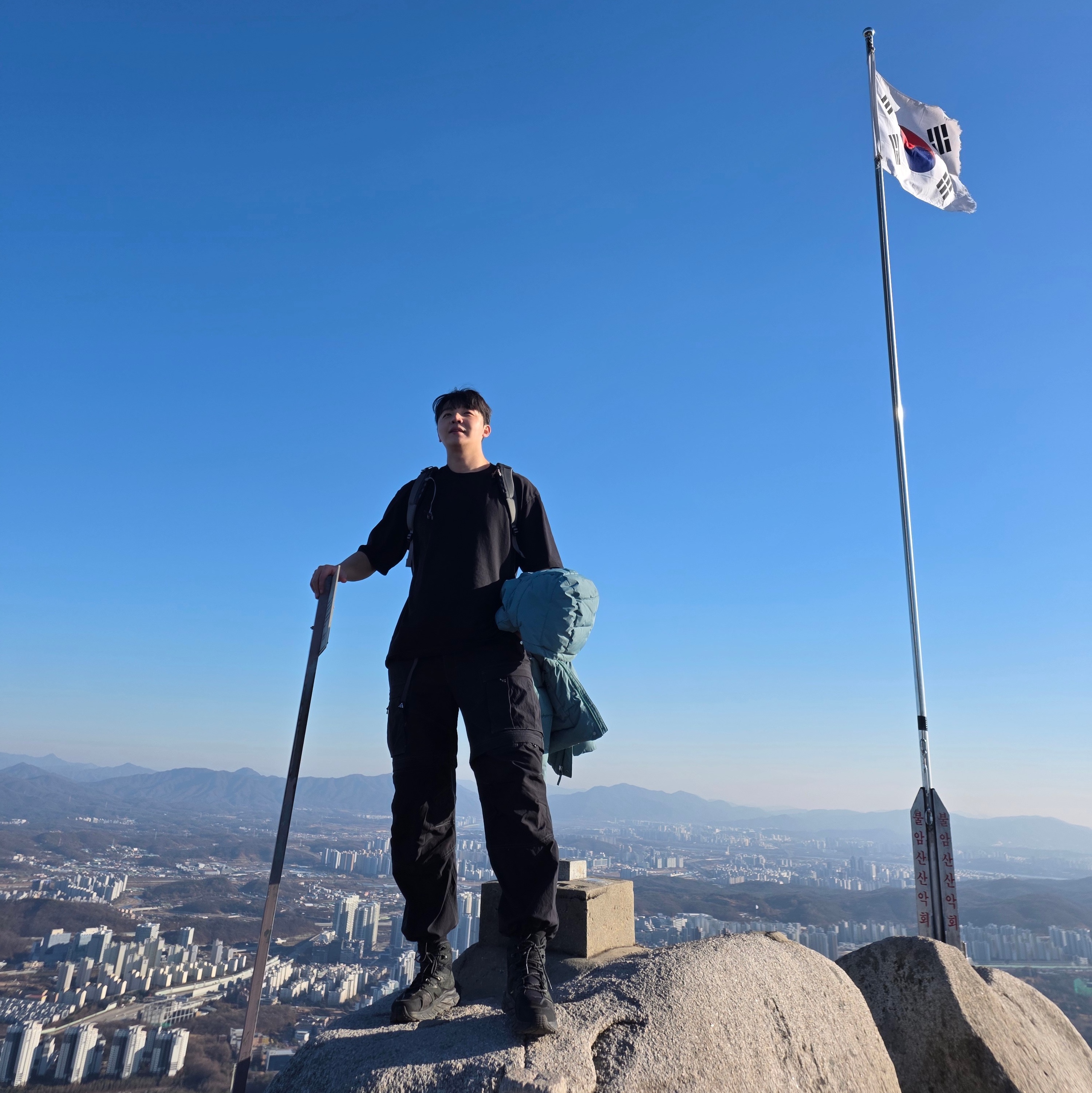 Arc'teryx Arro 22 Backpack Cloud, Nike ACG Smith Summit Cargo Pants Black - US/EU 착용 스타일 - 2