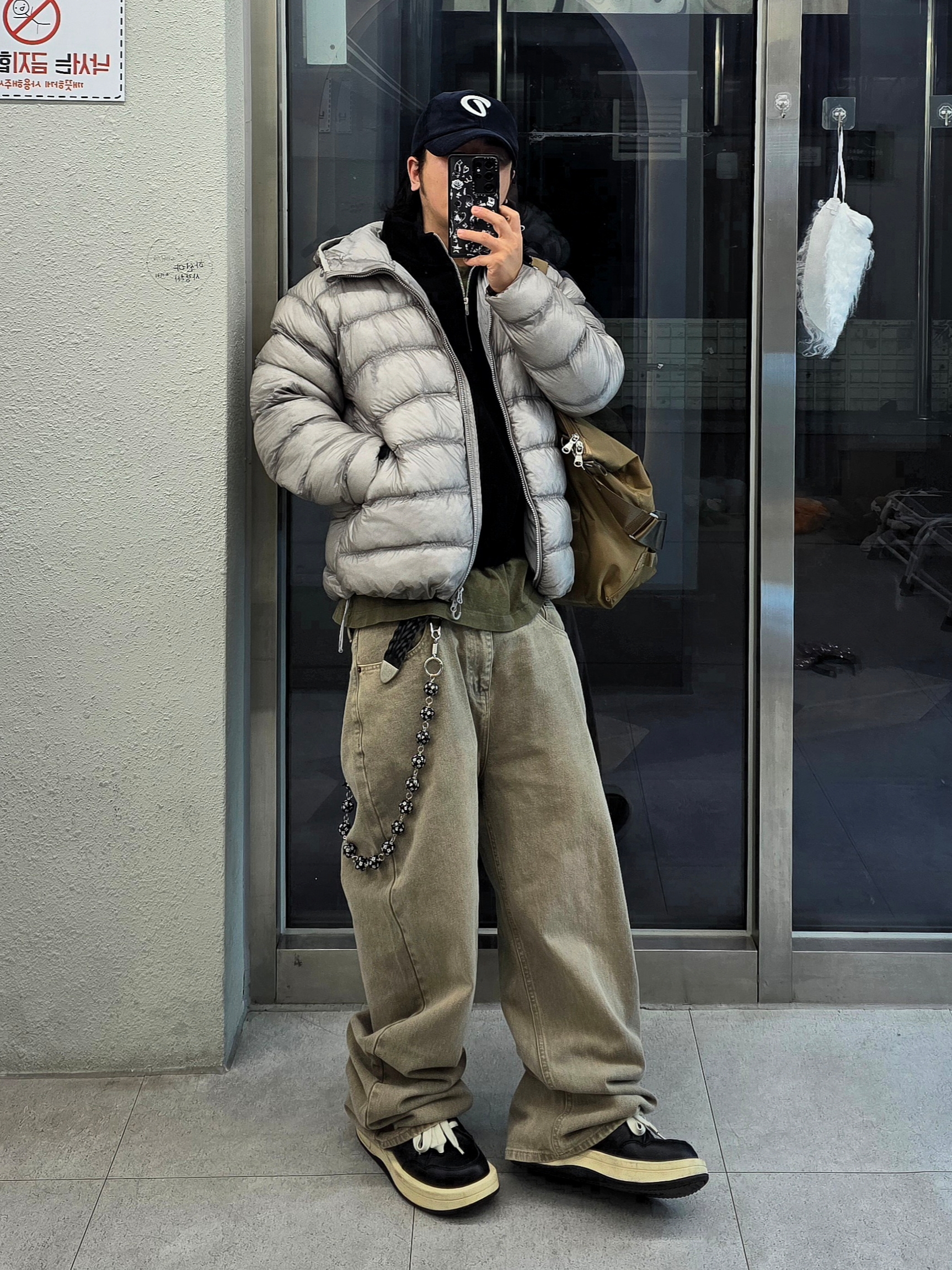 Salomon UNI Cross Insulation Jacket Light Grey, Converse x Drkshdw Turbowpn Black Cream 착용 스타일 - 2