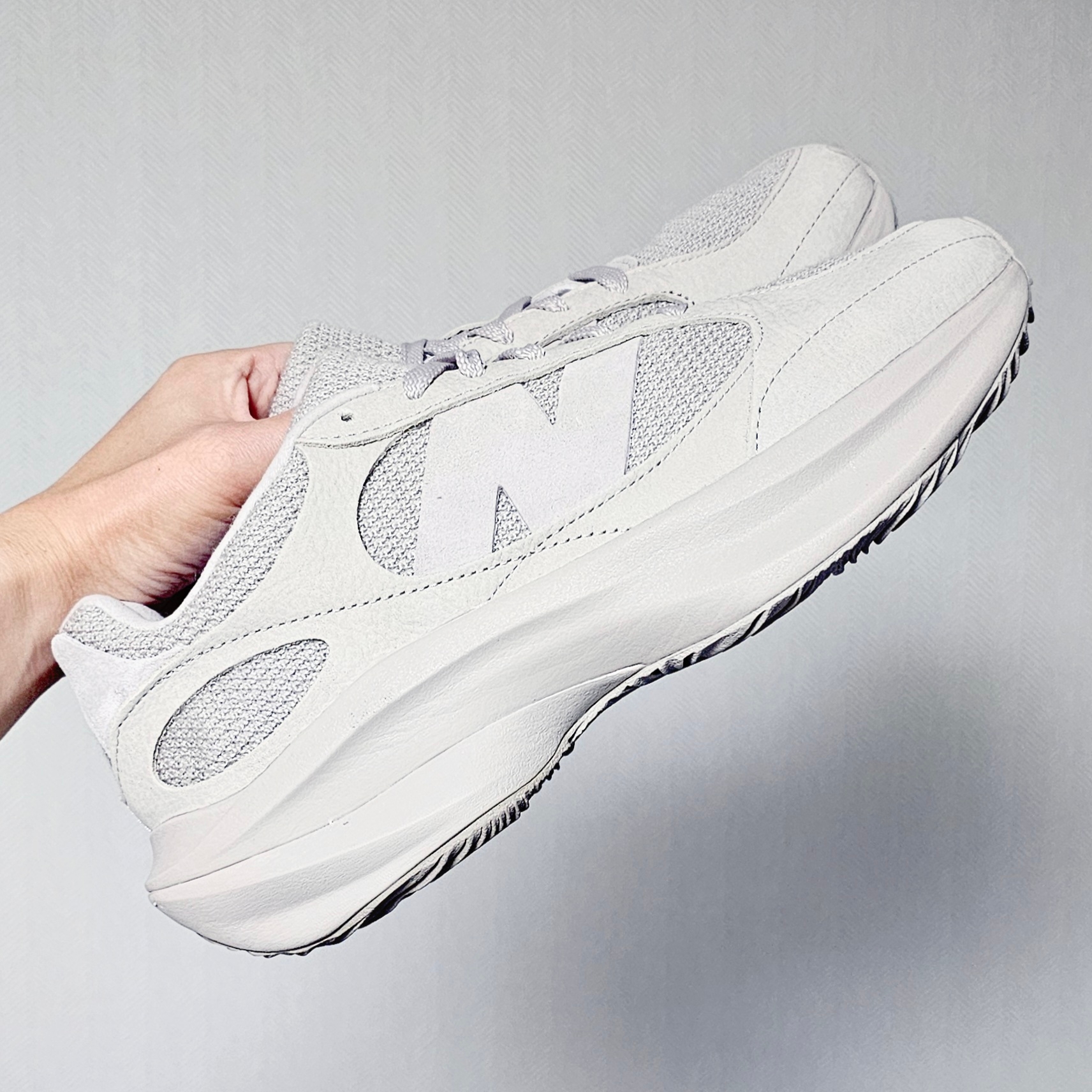 New Balance WRPD Runner Moonrock Light Mushroom 착용 스타일