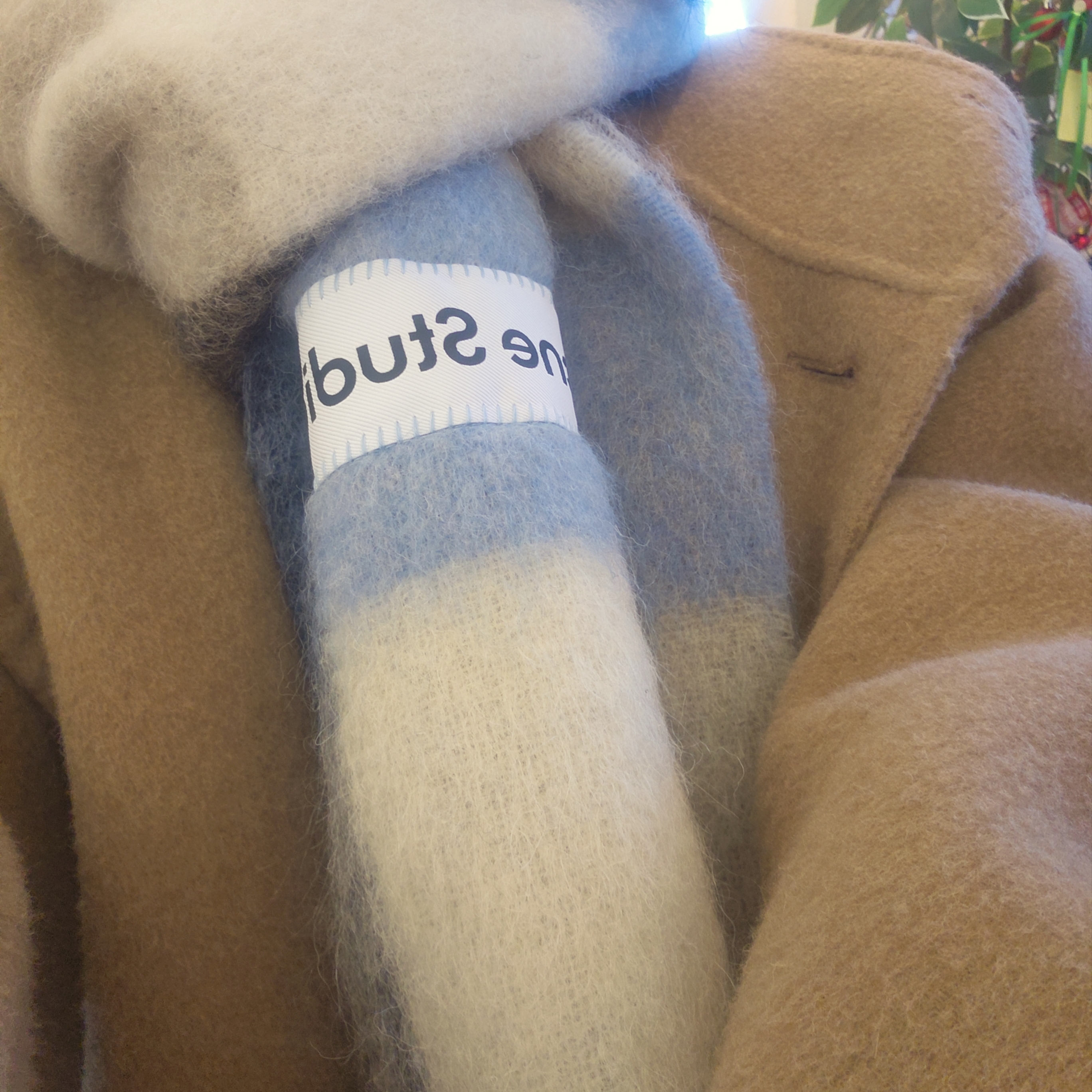 Acne Studios Mohair Check Muffler Blue Beige Black 착용 스타일 - 2