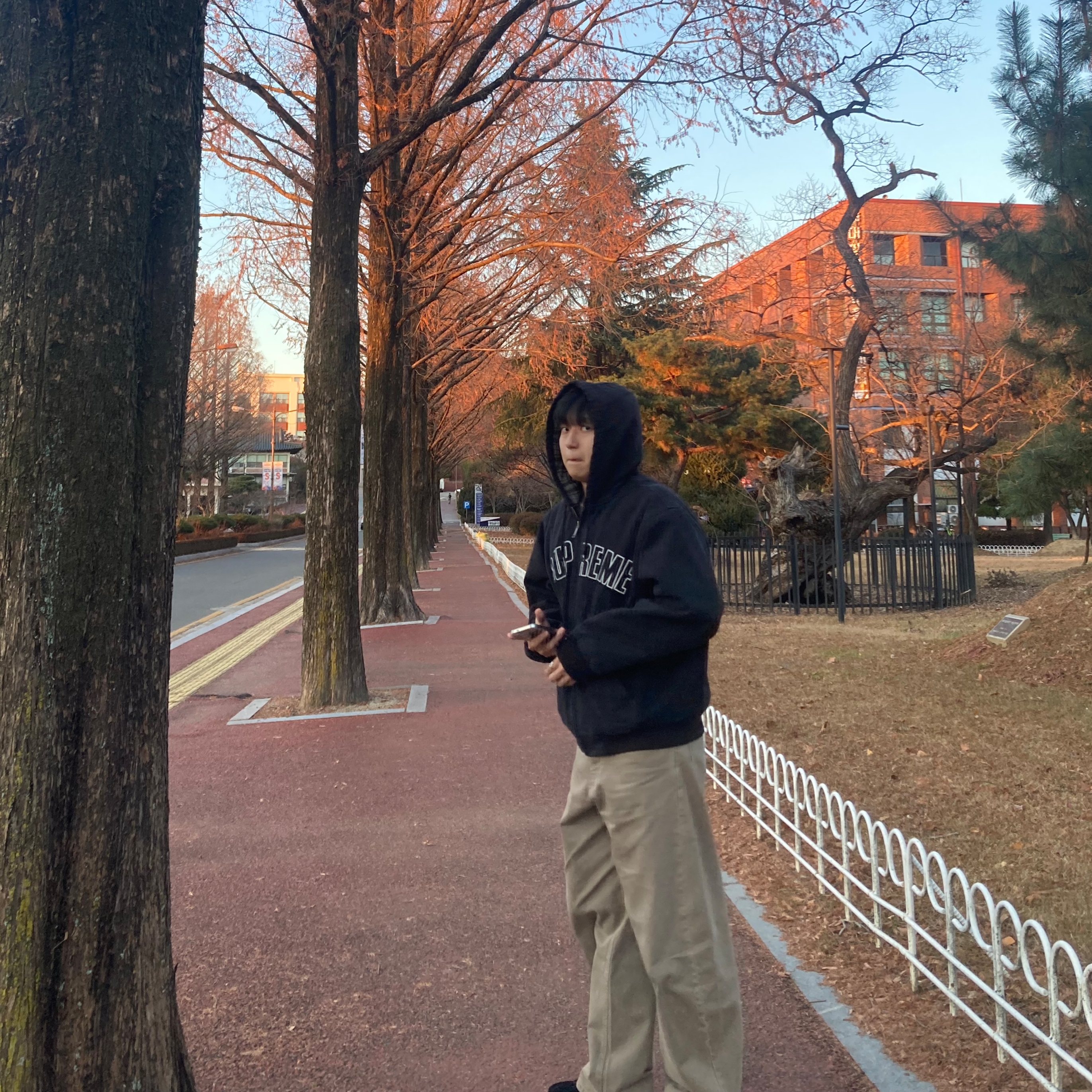 Supreme Reflective Arc Hooded Work Jacket Black - 25FW, [프리오더] Polyteru Wallabee Shoes Woven Black 착용 스타일 - 2