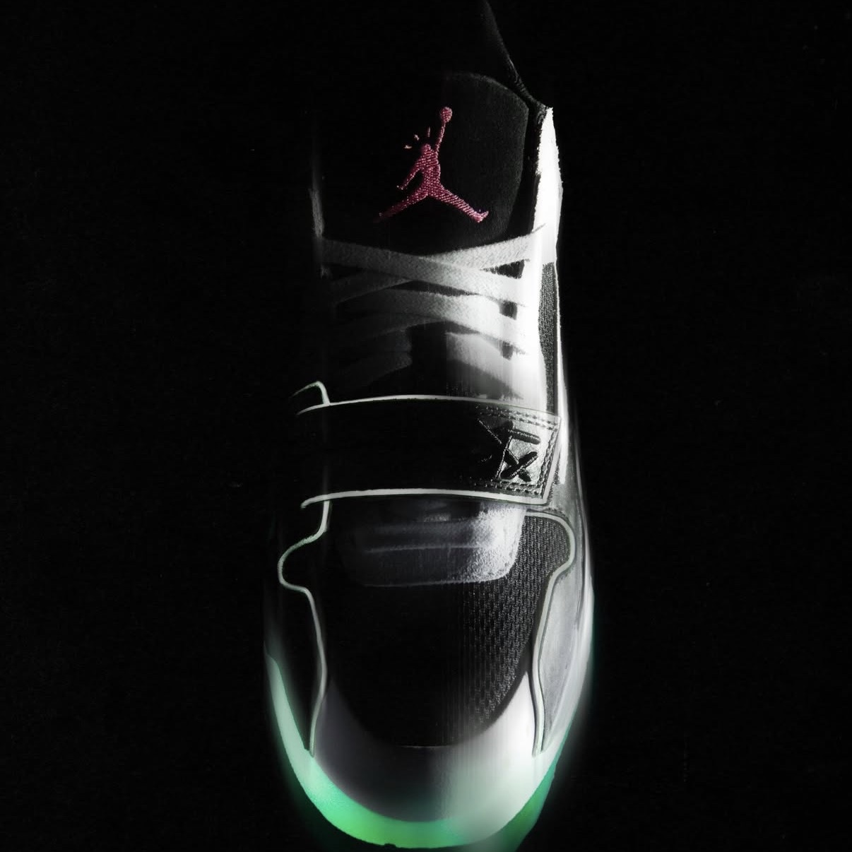 Jordan x Travis Scott x Chase B Jumpman Jack TR Black Night Silver 착용 스타일