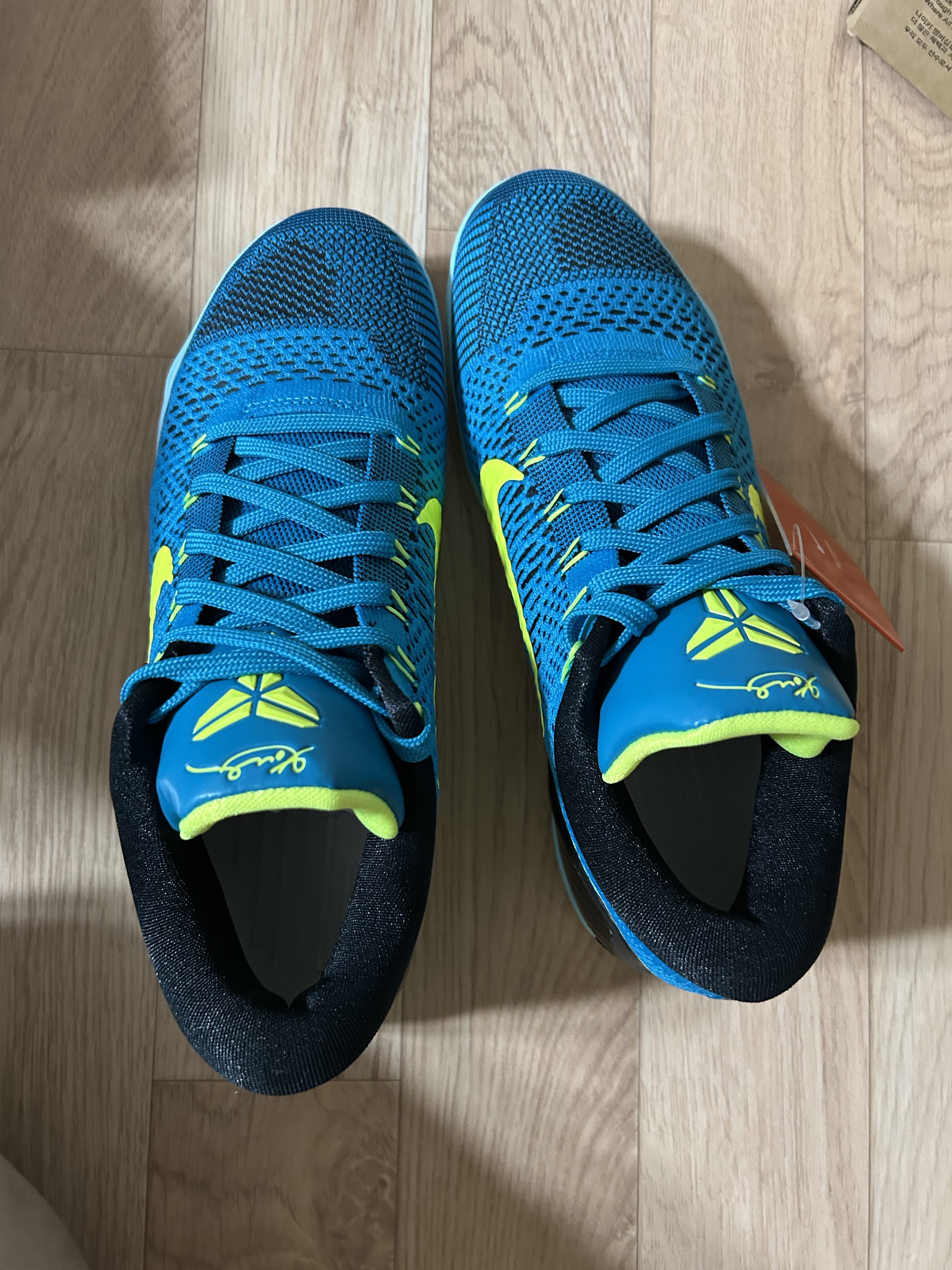 Nike Kobe 9 Elite Low Protro Neo Turquoise and Volt 착용 스타일