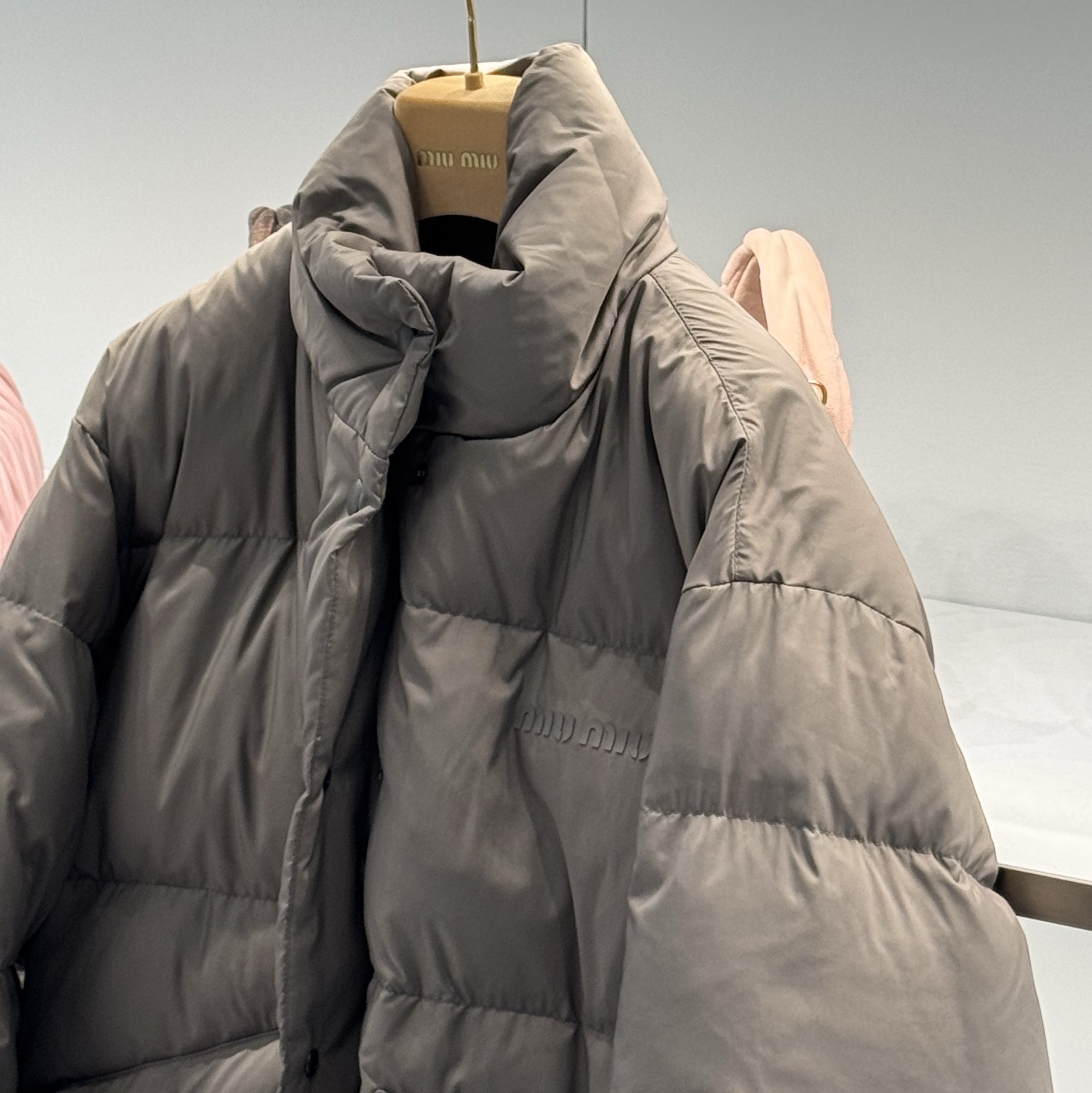 (W) Miu Miu Mid Weight Technical Ponge Down Jacket Grey 착용 스타일