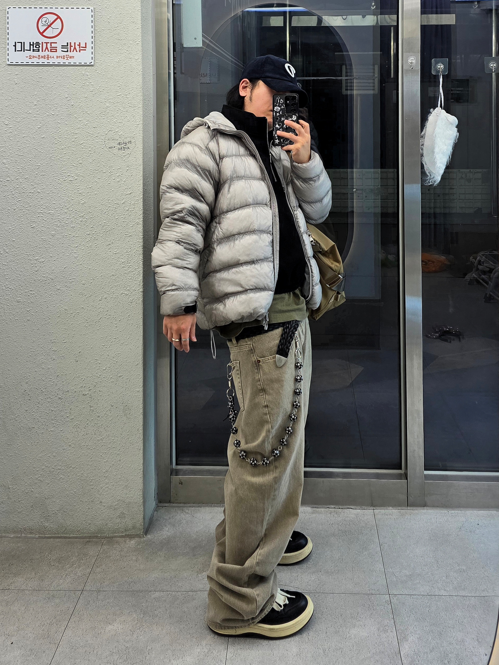 Salomon UNI Cross Insulation Jacket Light Grey, Converse x Drkshdw Turbowpn Black Cream 착용 스타일 - 3