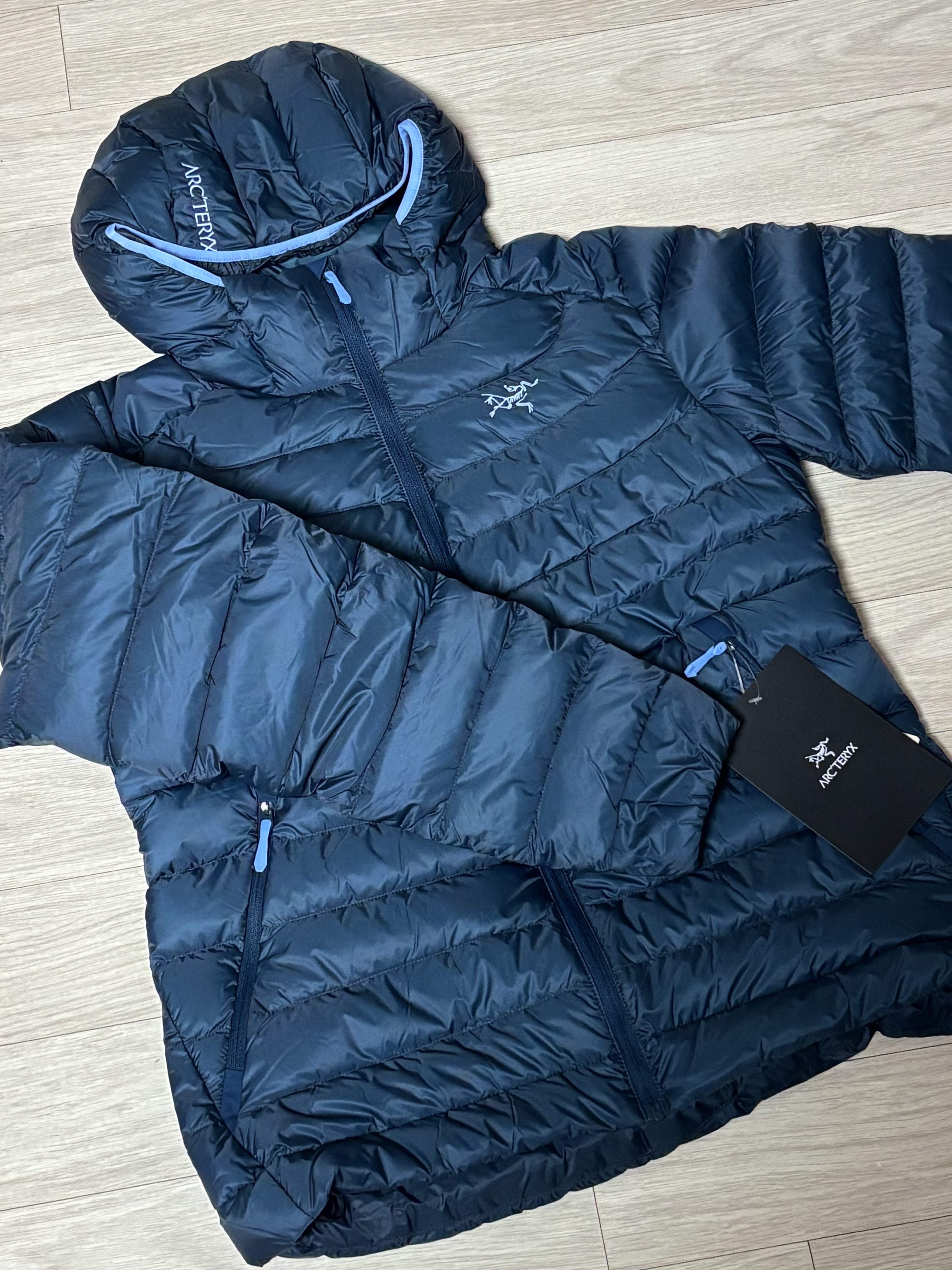 (W) Arc'teryx Cerium Hoody Nightscape Glacial 착용 스타일 - 2