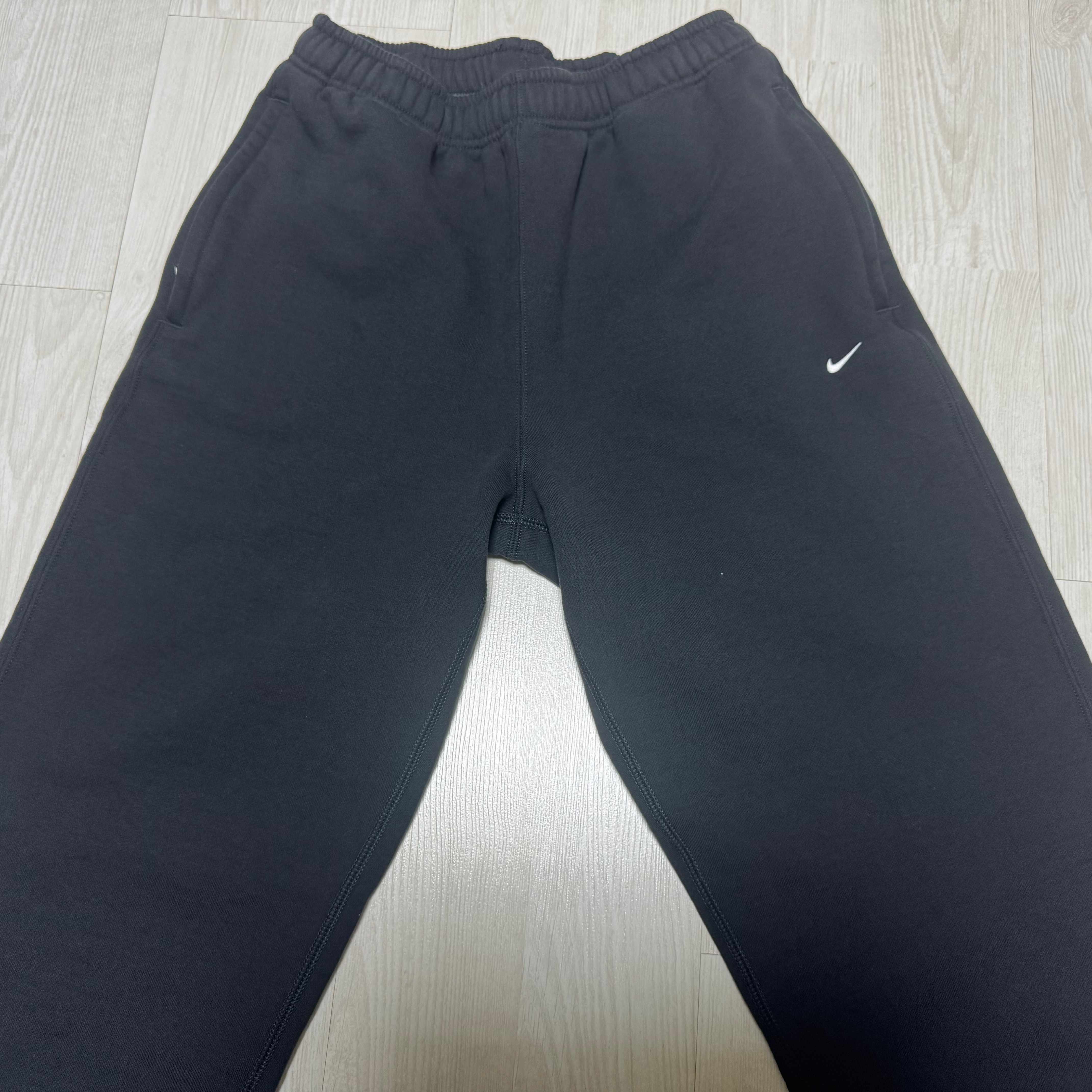 Nike Solo Swoosh Fleece Open Hem Pants Black White - Asia 착용 스타일