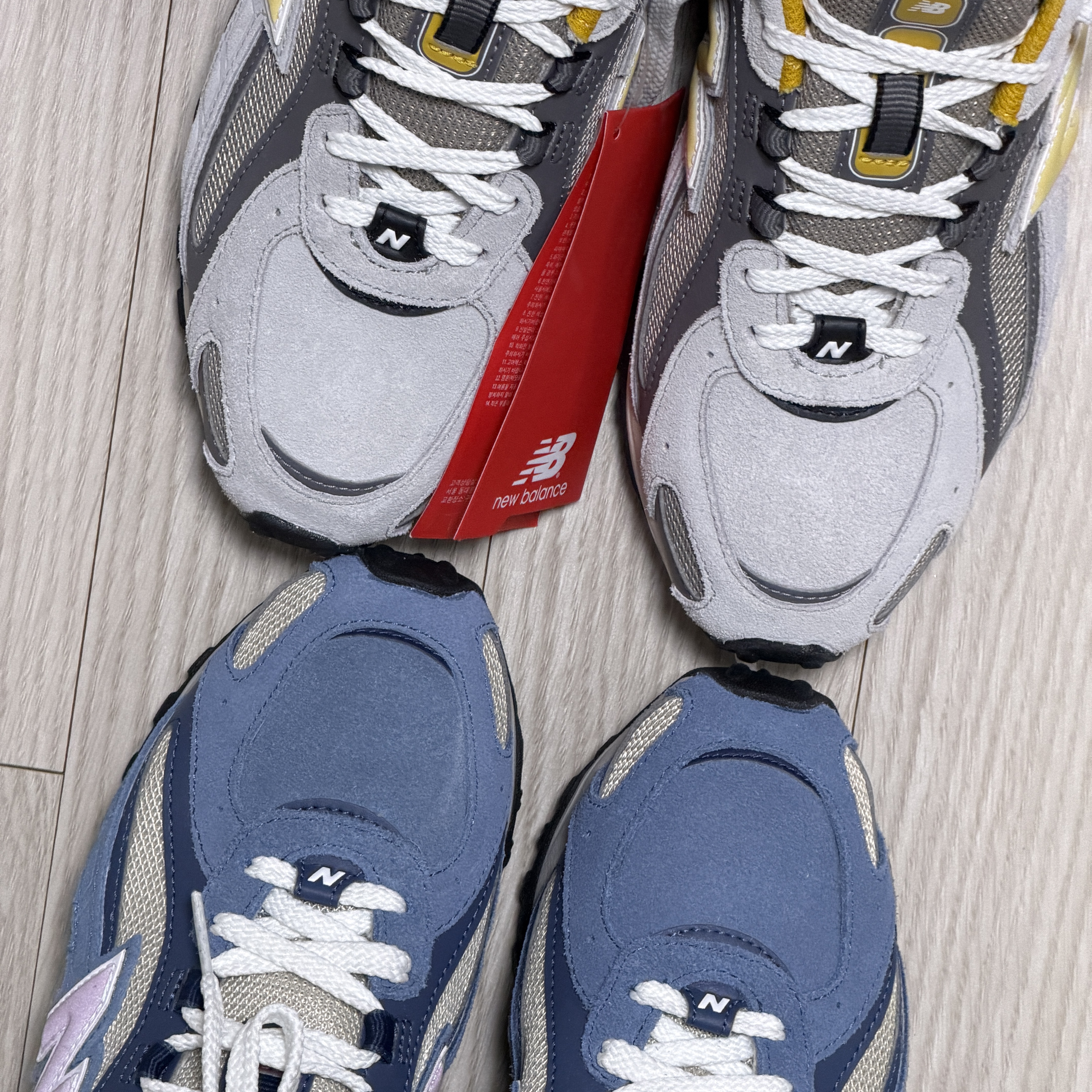 New Balance 204L Shoreline Blue Washed Burgundy, New Balance 204L Raincloud Baroque Gold 착용 스타일 - 1