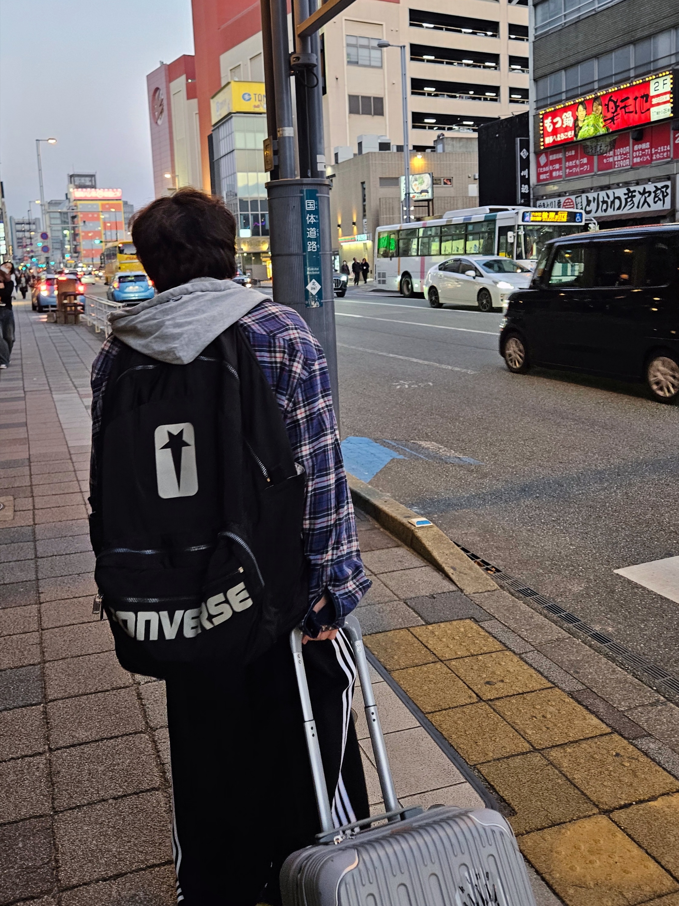 Converse x Drkshdw Oversized Backpack Black 착용 스타일
