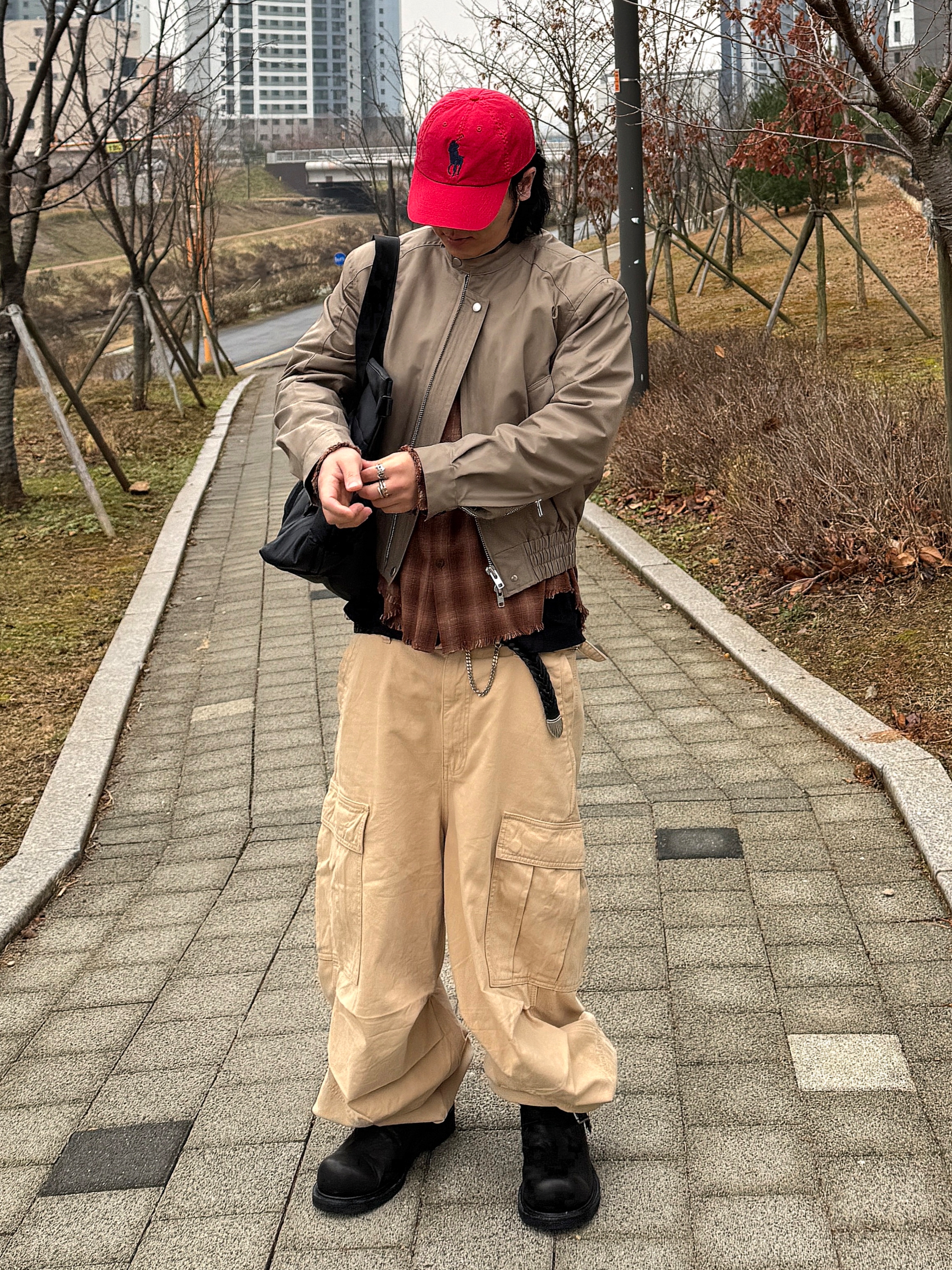 Jieda Western Belt Black, NOD Stone Washed Cargo Pants Beige 착용 스타일 - 2