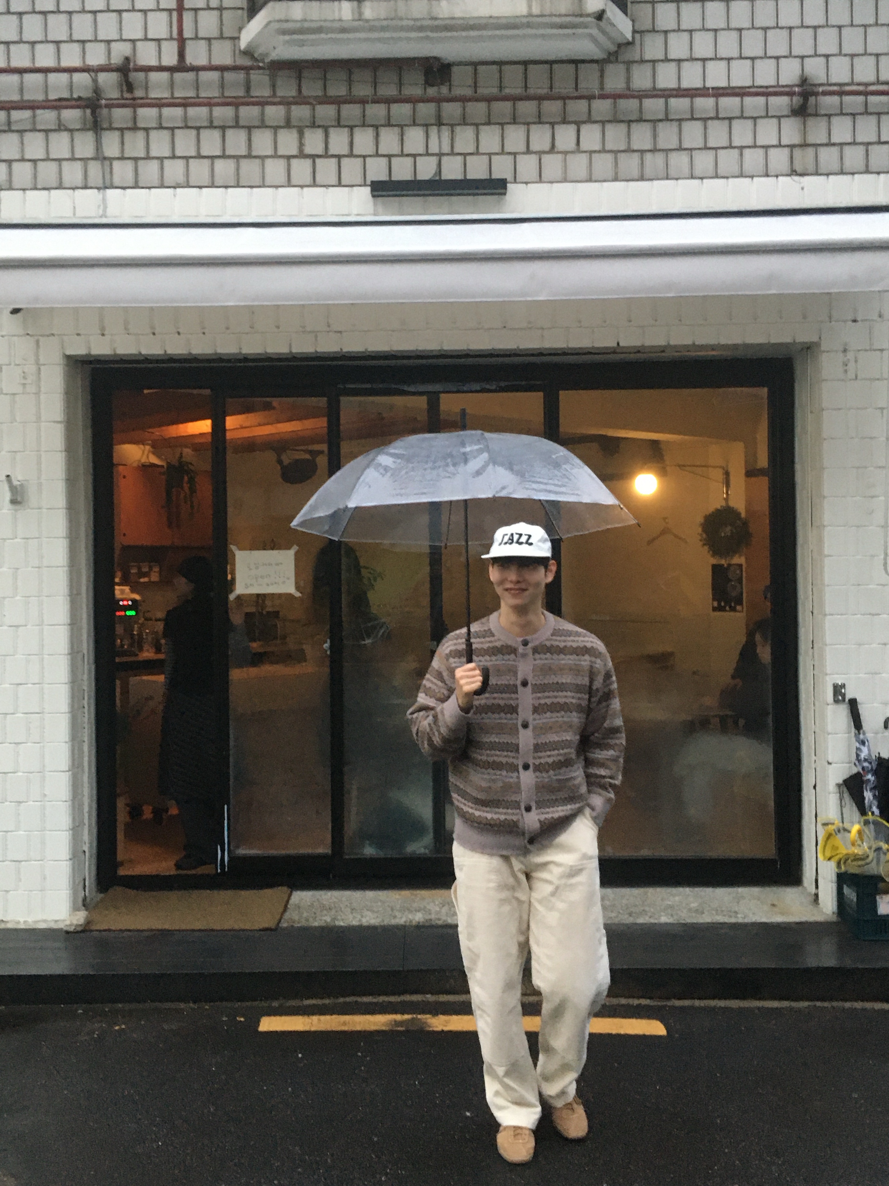 [KREAM 단독] Kikozy New Jazz Cap White, Adidas Tobacco Team Brown Desert Cardboard 착용 스타일 - 3