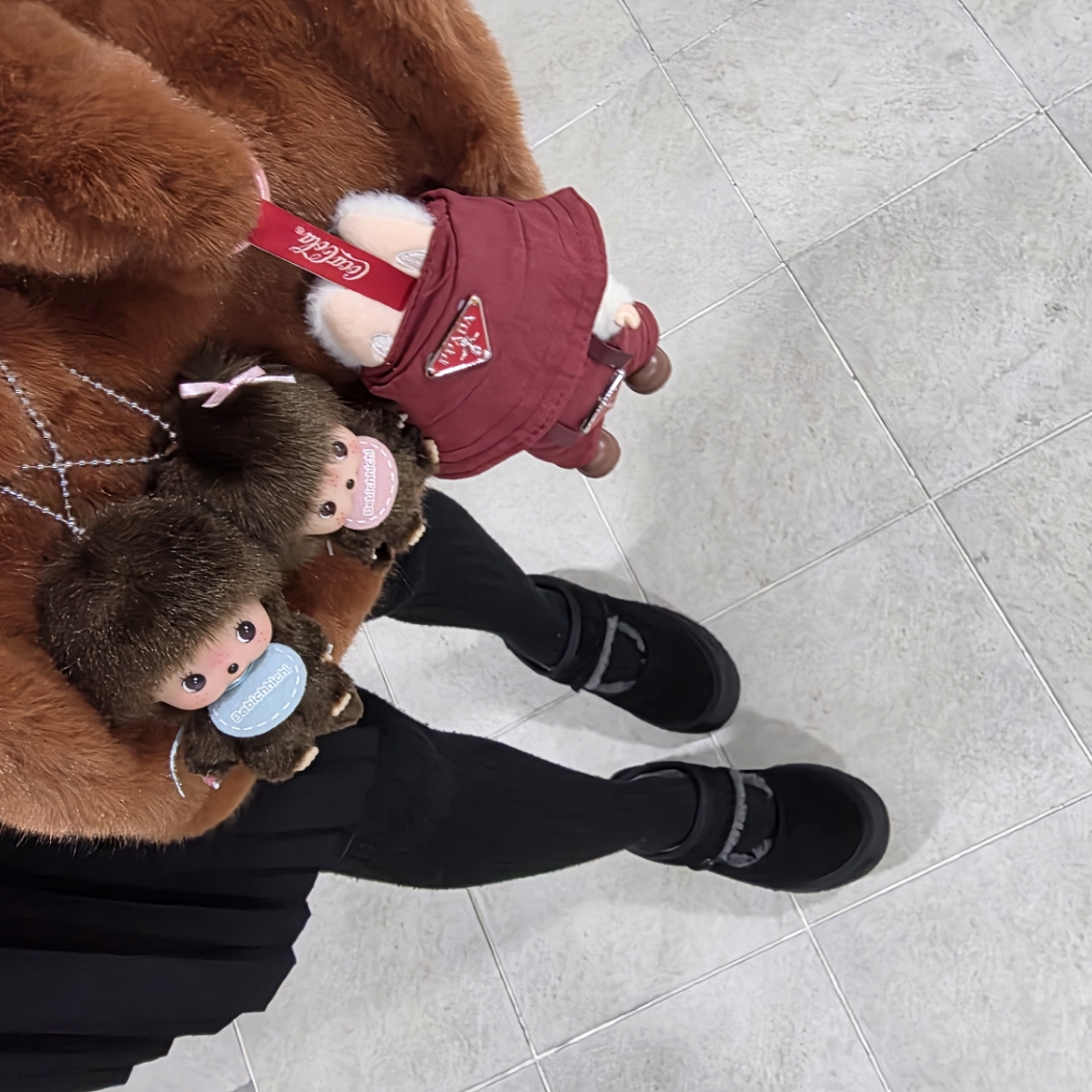 (W) UGG Bea Mary Jane Black, Monchhichi big Head Bebichhichi SS Keychain Girl 착용 스타일 - 3